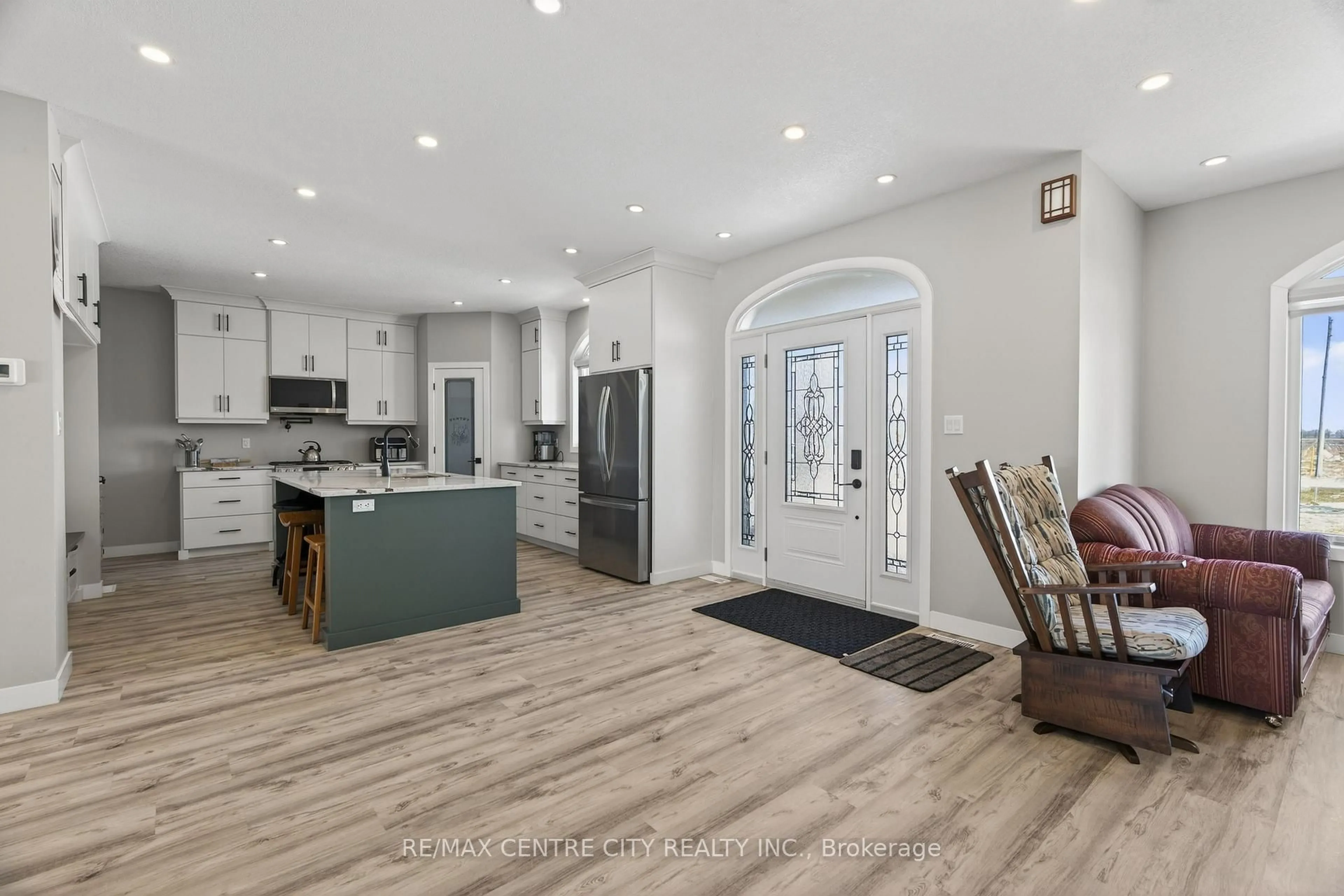 Open concept kitchen, ceramic/tile floor for 22273 Pratt Siding Rd, Southwest Middlesex Ontario N0L 1M0