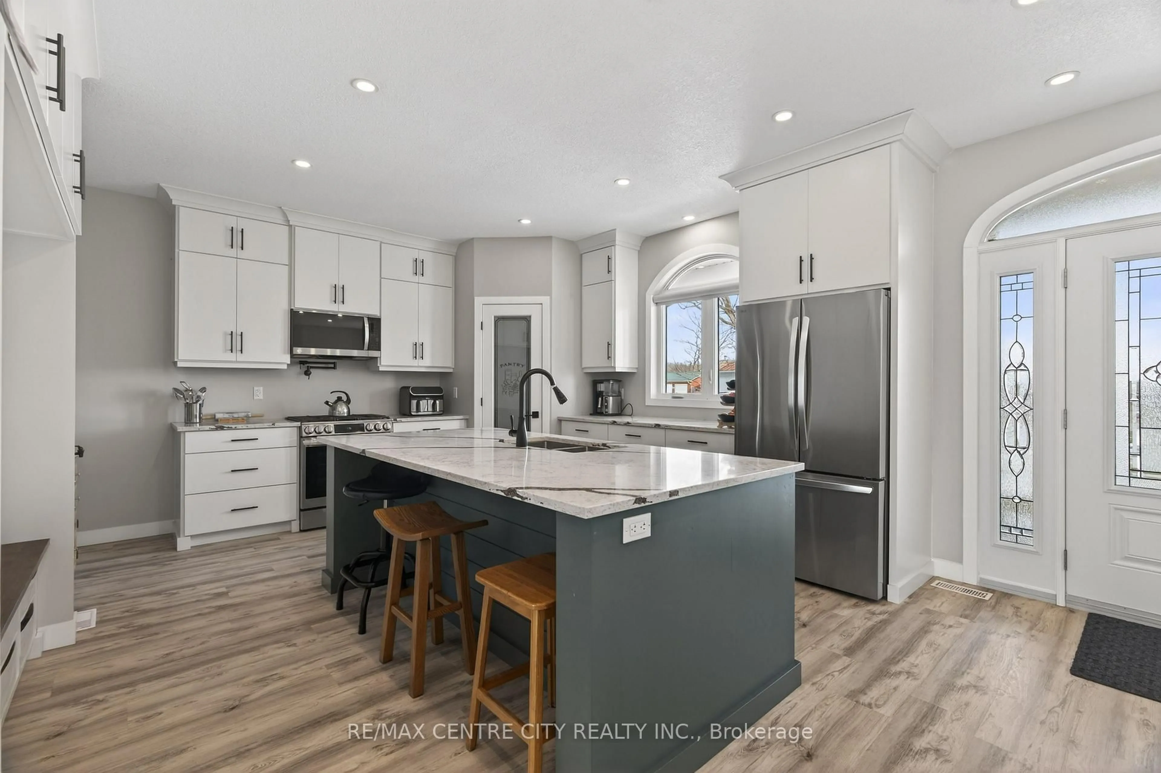 Open concept kitchen, unknown for 22273 Pratt Siding Rd, Southwest Middlesex Ontario N0L 1M0