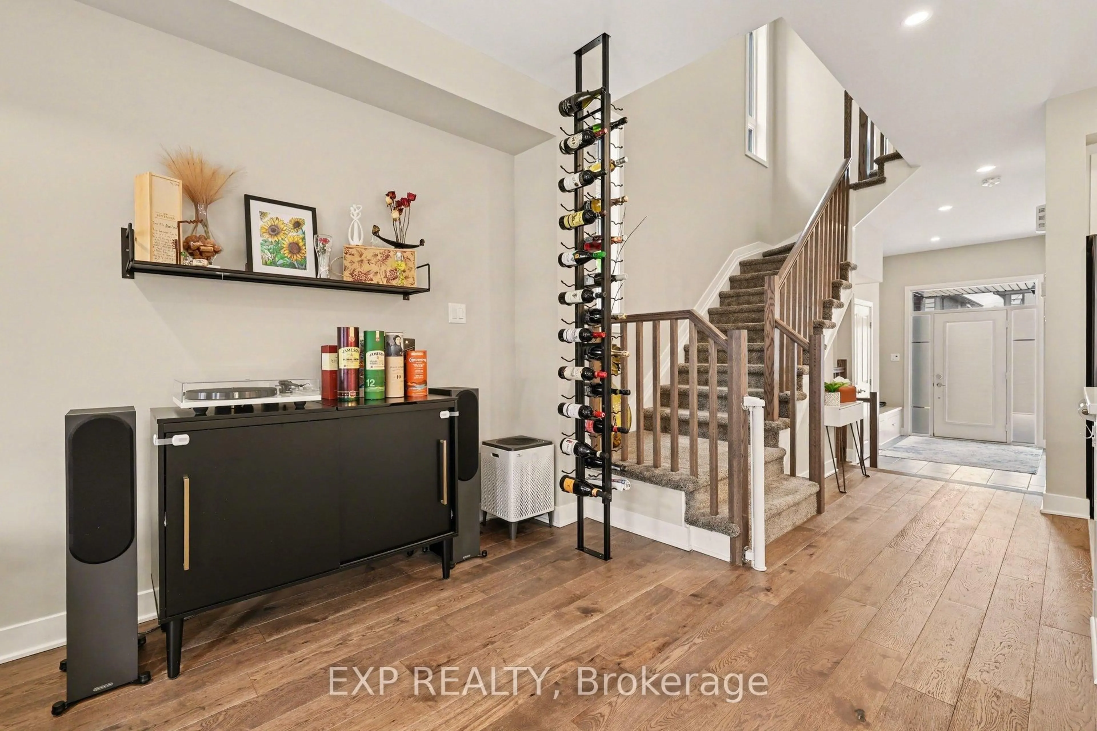 Indoor entryway for 567 Rathburn Lane, Ottawa Ontario K1T 0T3