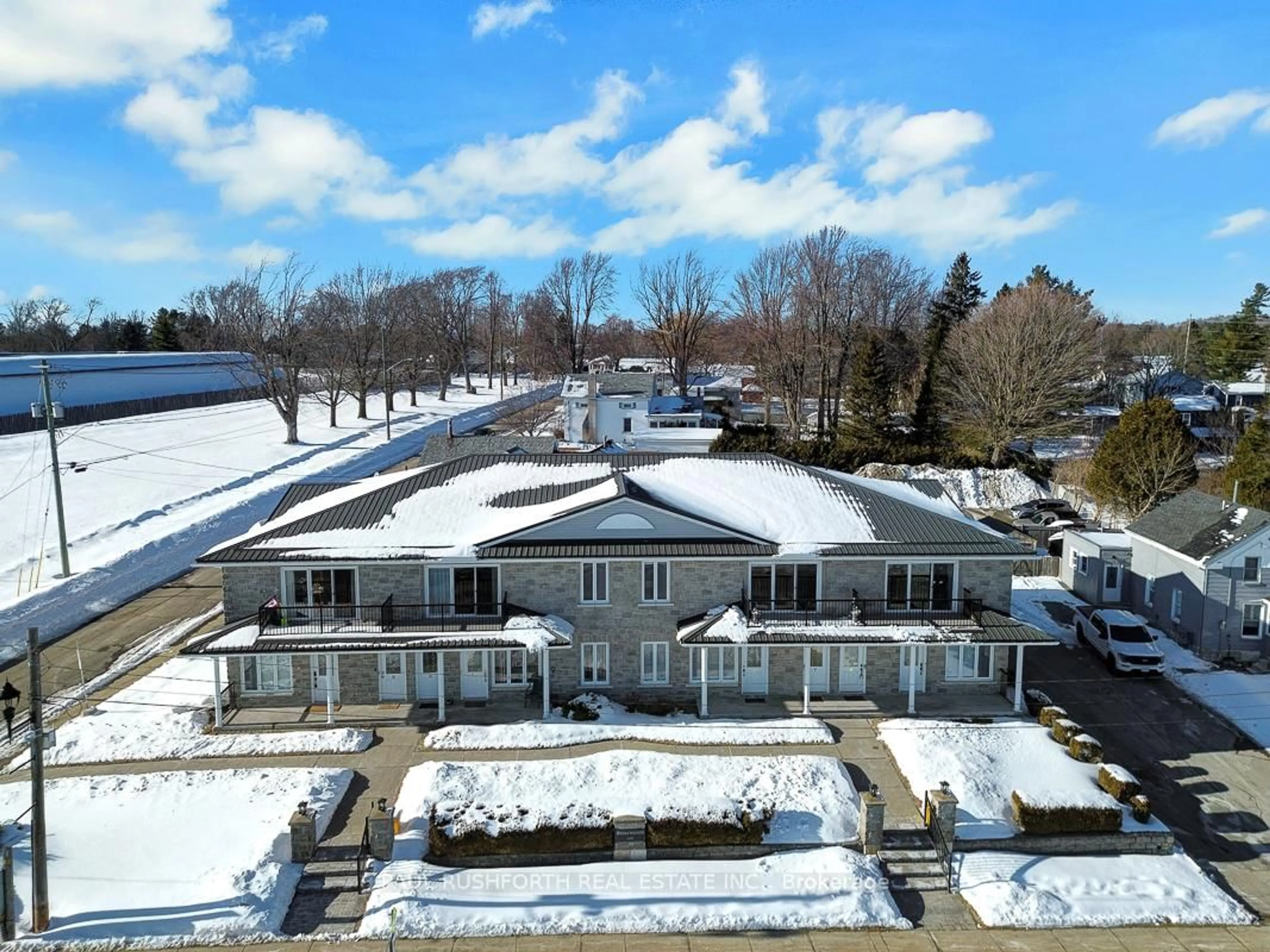 A pic from outside/outdoor area/front of a property/back of a property/a pic from drone, building for 410 KING St #7, Prescott Ontario K0E 1T0