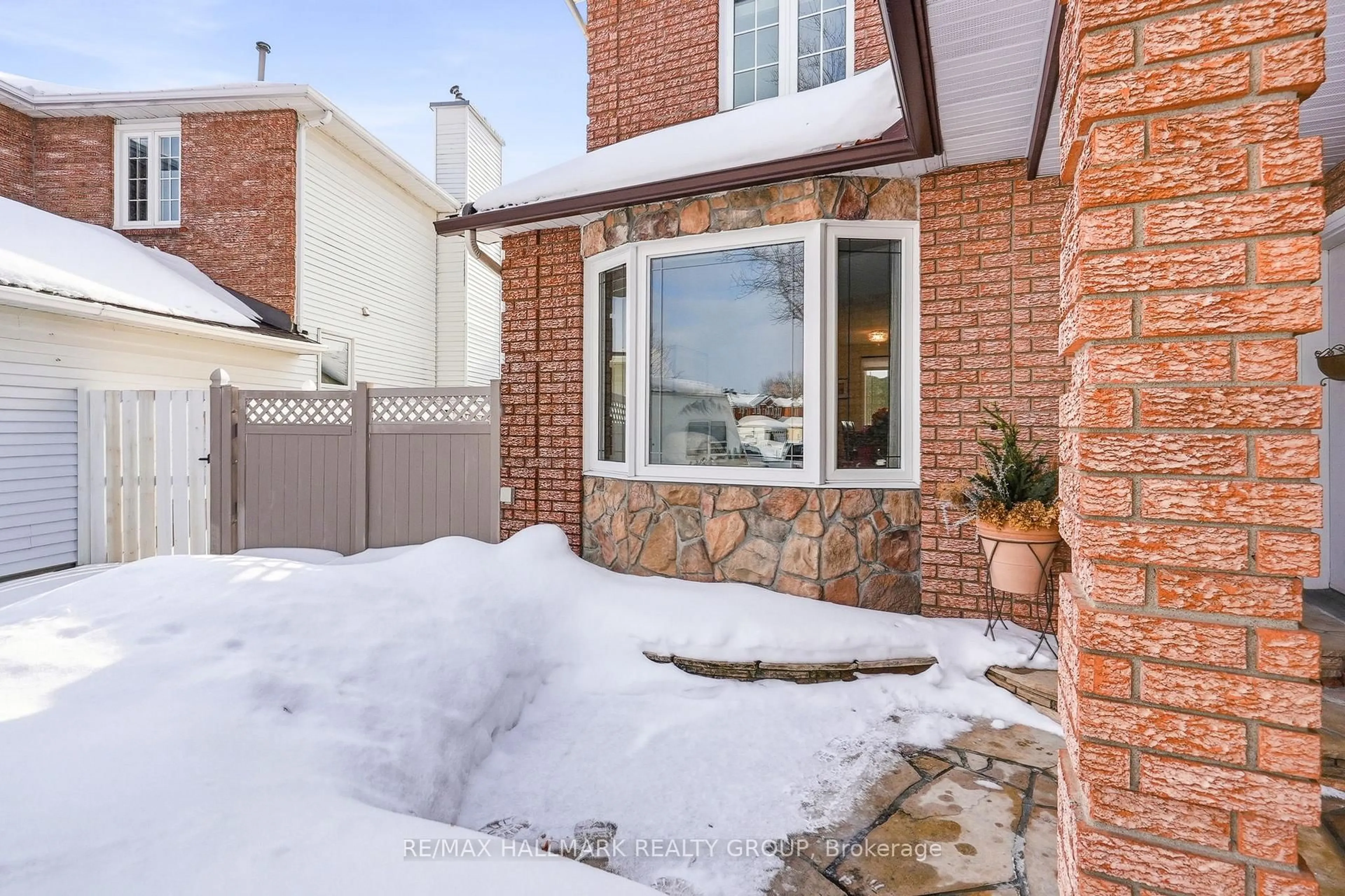 Home with brick exterior material, street for 552 Wilkie Dr, Ottawa Ontario K4A 1M7