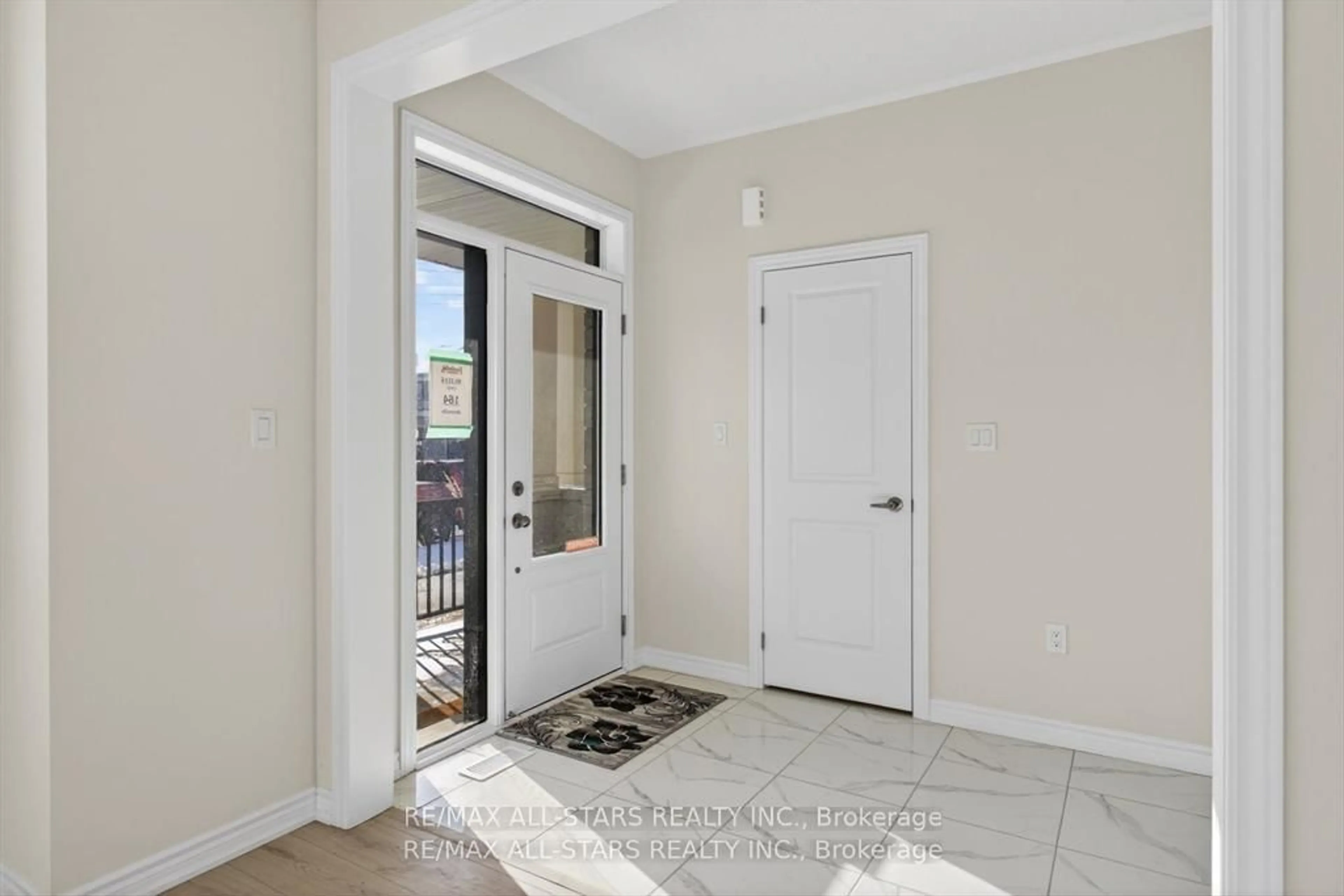 Indoor entryway for 164 Alcorn Dr, Kawartha Lakes Ontario K9V 0T2