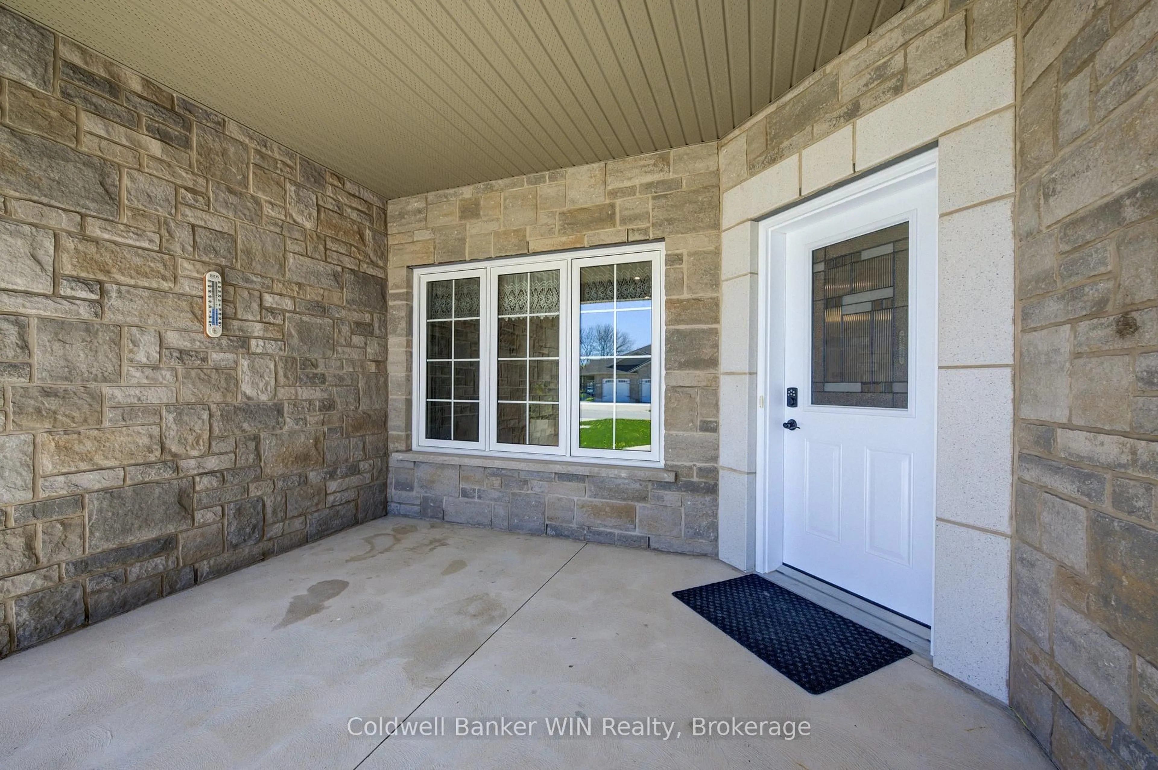 Indoor entryway for 103 Broomer Cres, Wellington North Ontario N0G 2L2