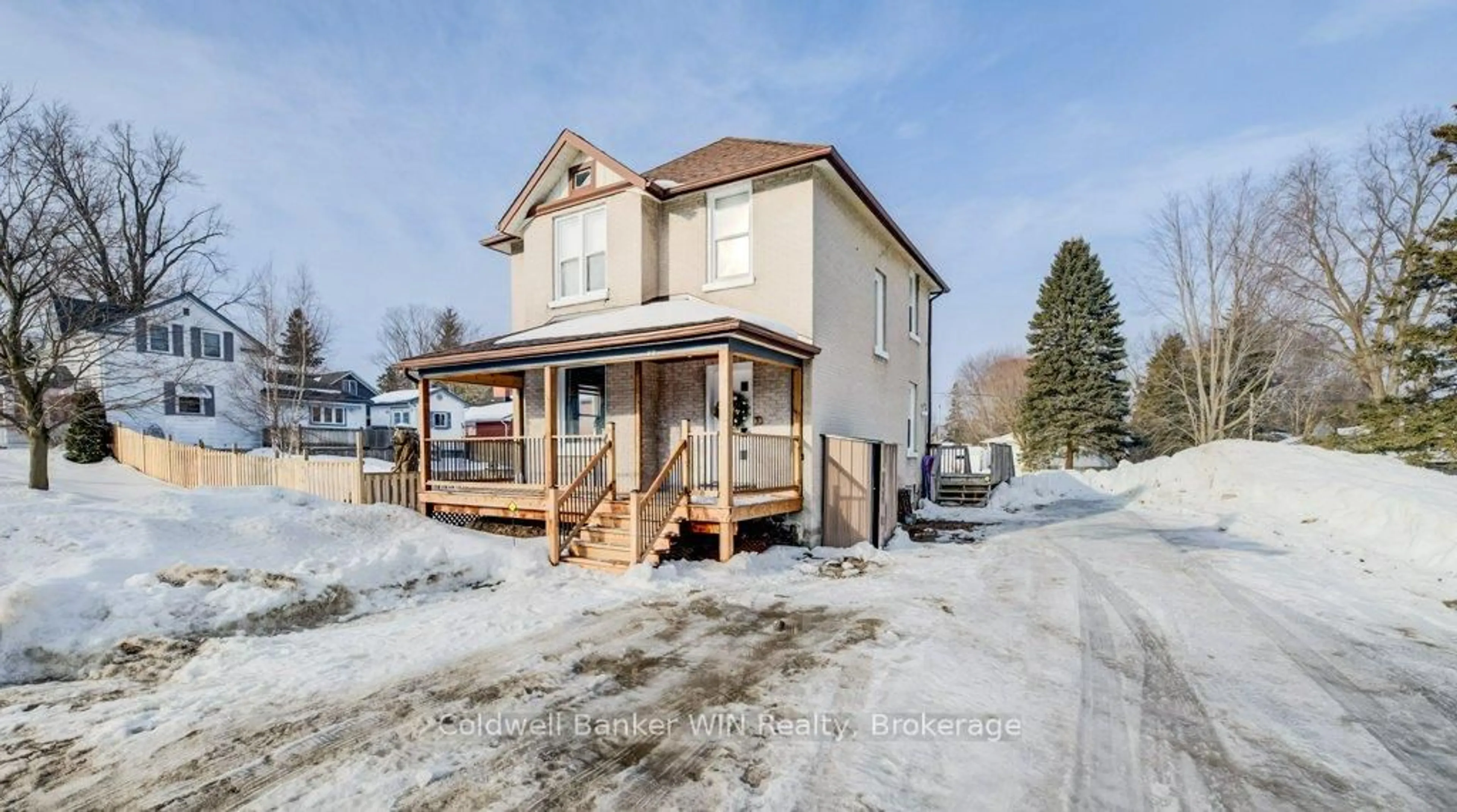 Unknown for 30 Queen St, Minto Ontario N0G 1Z0