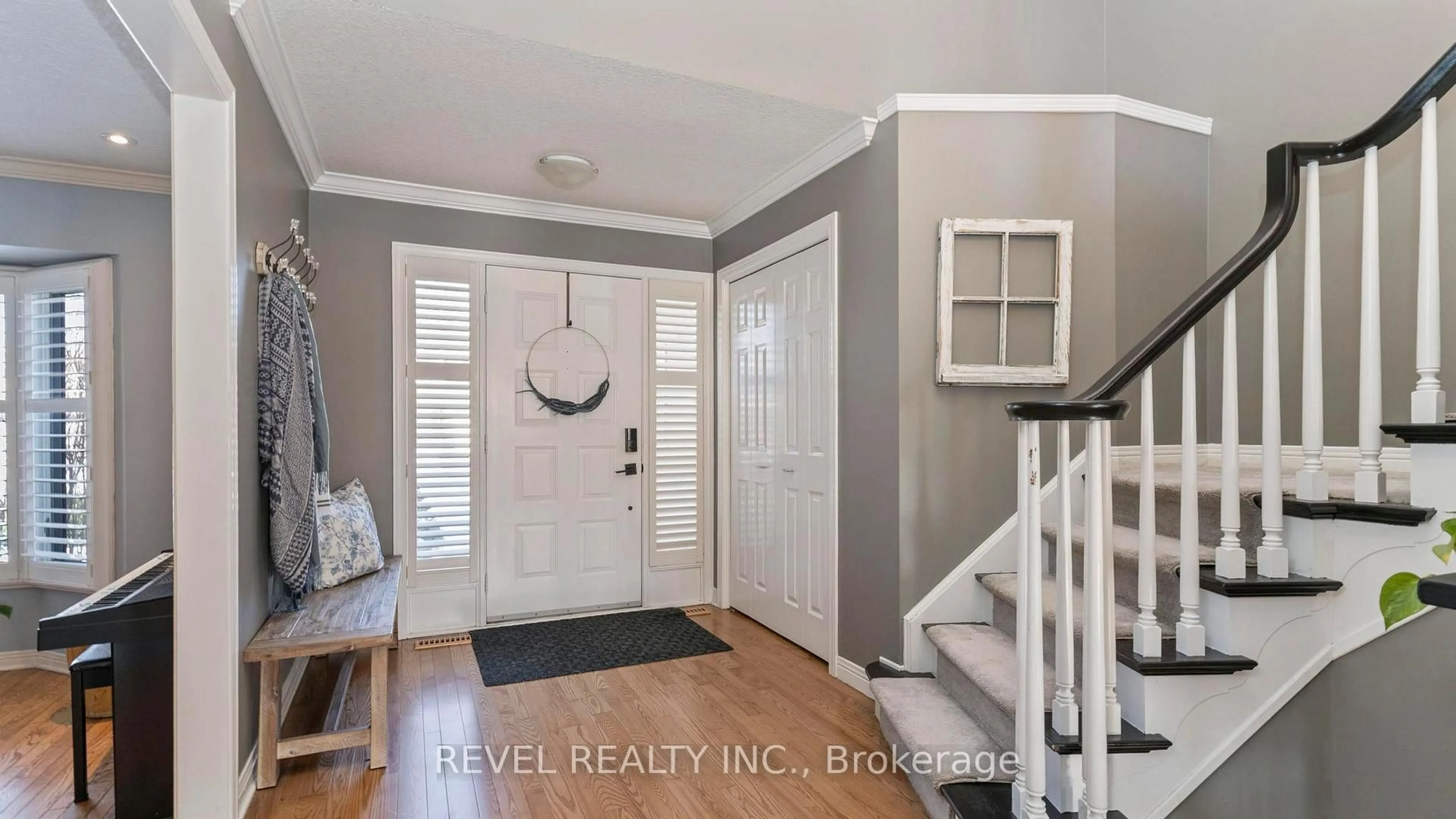 Indoor entryway for 5 Paisley St, London North Ontario N5X 3J3