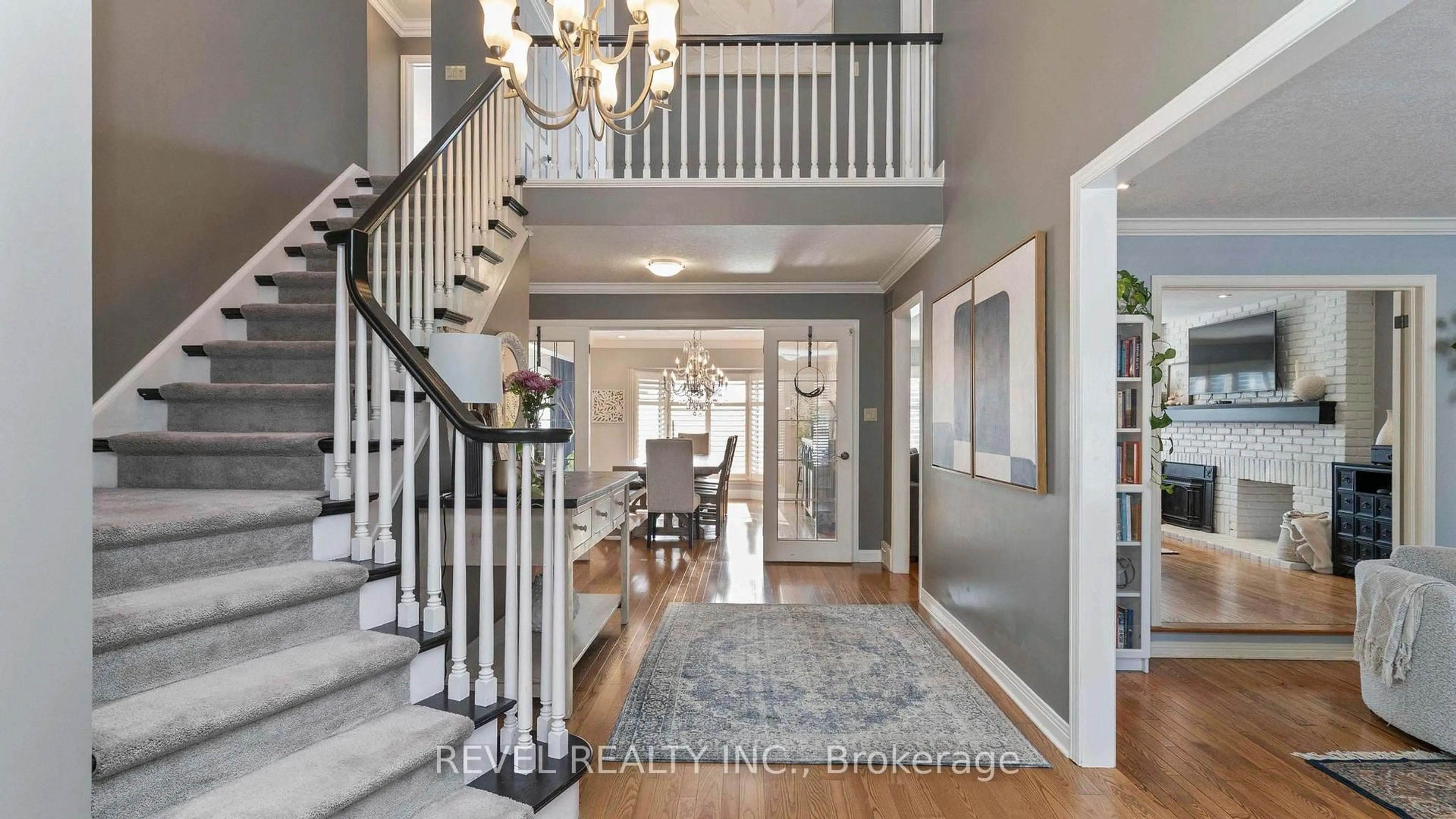 Indoor entryway for 5 Paisley St, London North Ontario N5X 3J3