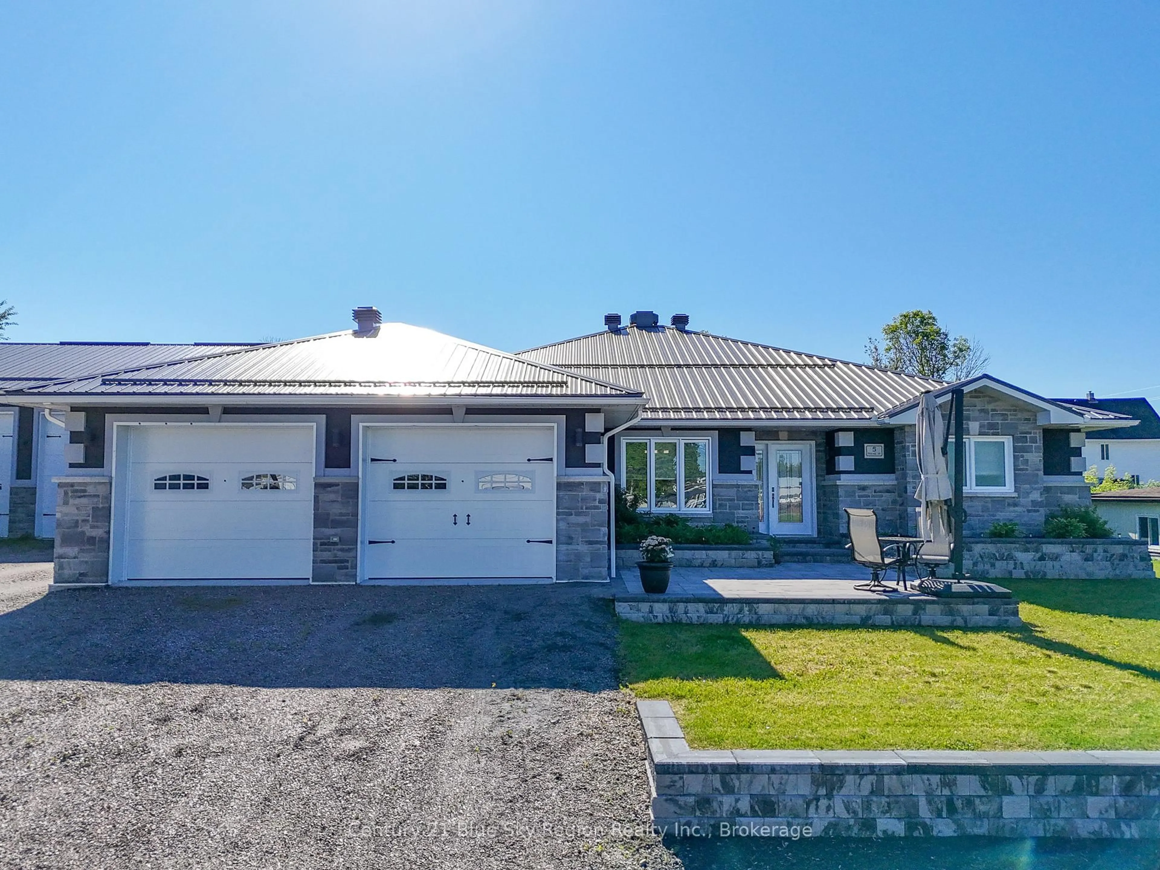 Home with vinyl exterior material, unknown for 5 Young St, West Nipissing Ontario P0H 1G0