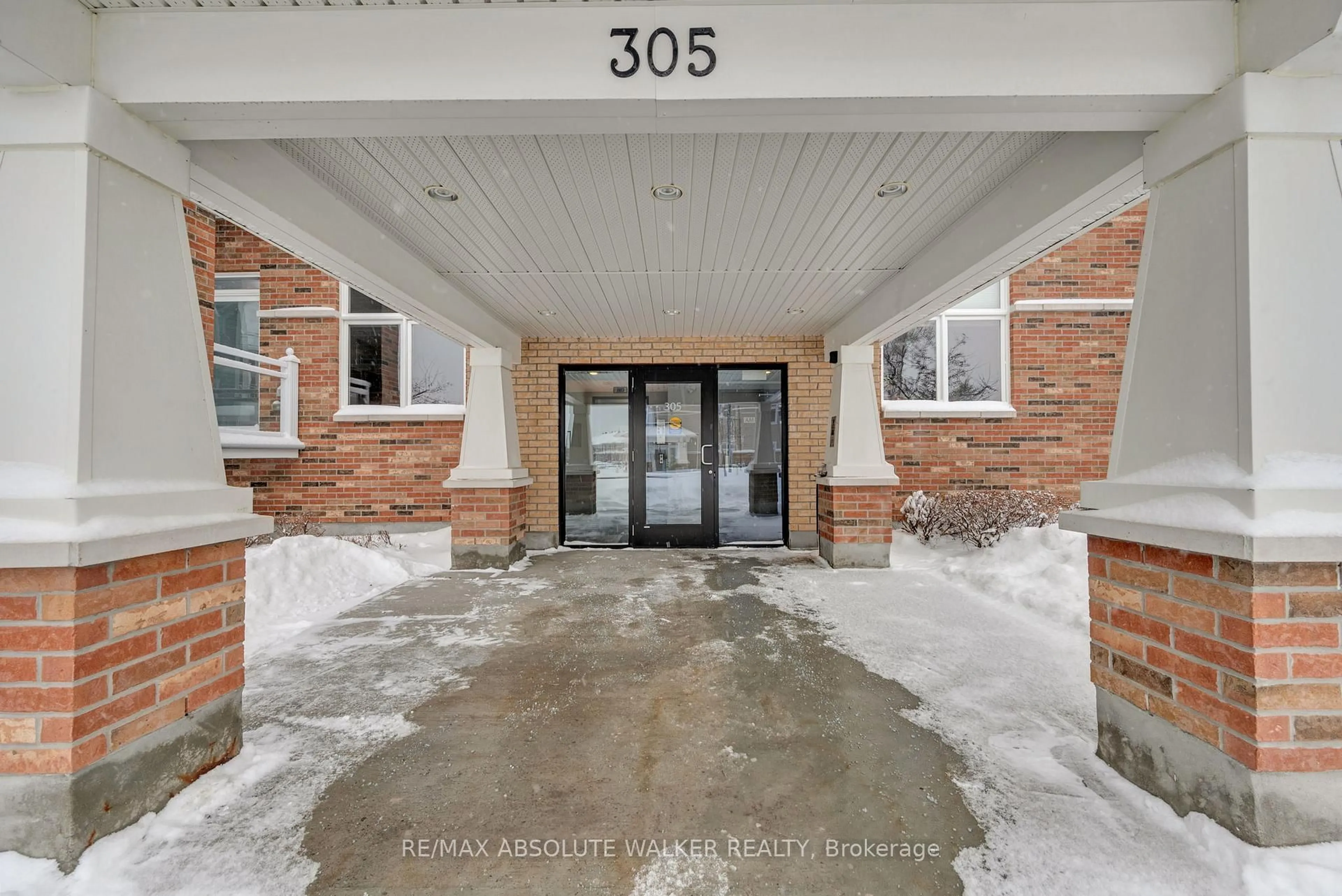 Indoor foyer for 305 Elizabeth Cosgrove Private #101, Ottawa Ontario K1W 0K6