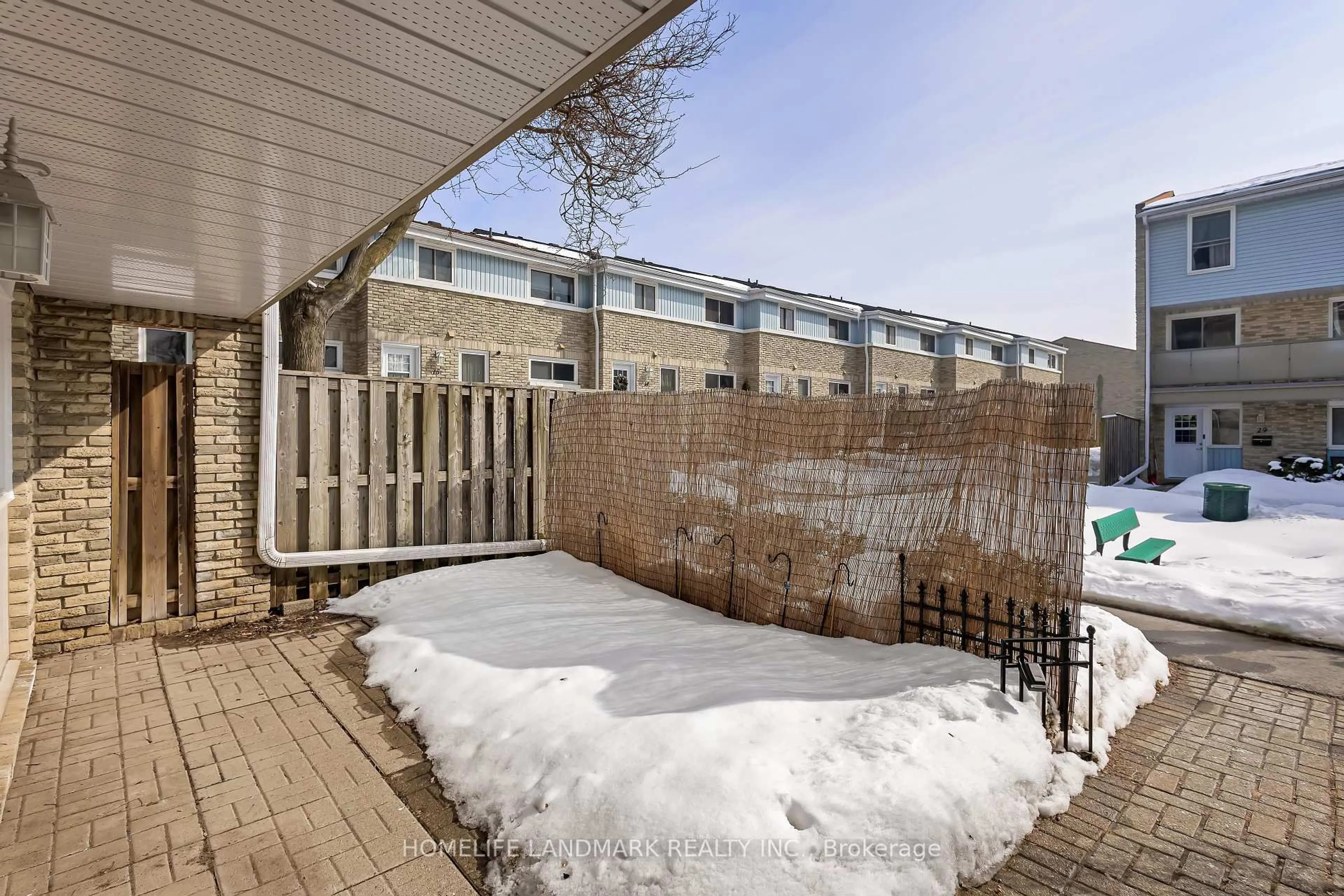 Patio, street for 35 BRECKENRIDGE Dr #28, Kitchener Ontario N2B 3H5