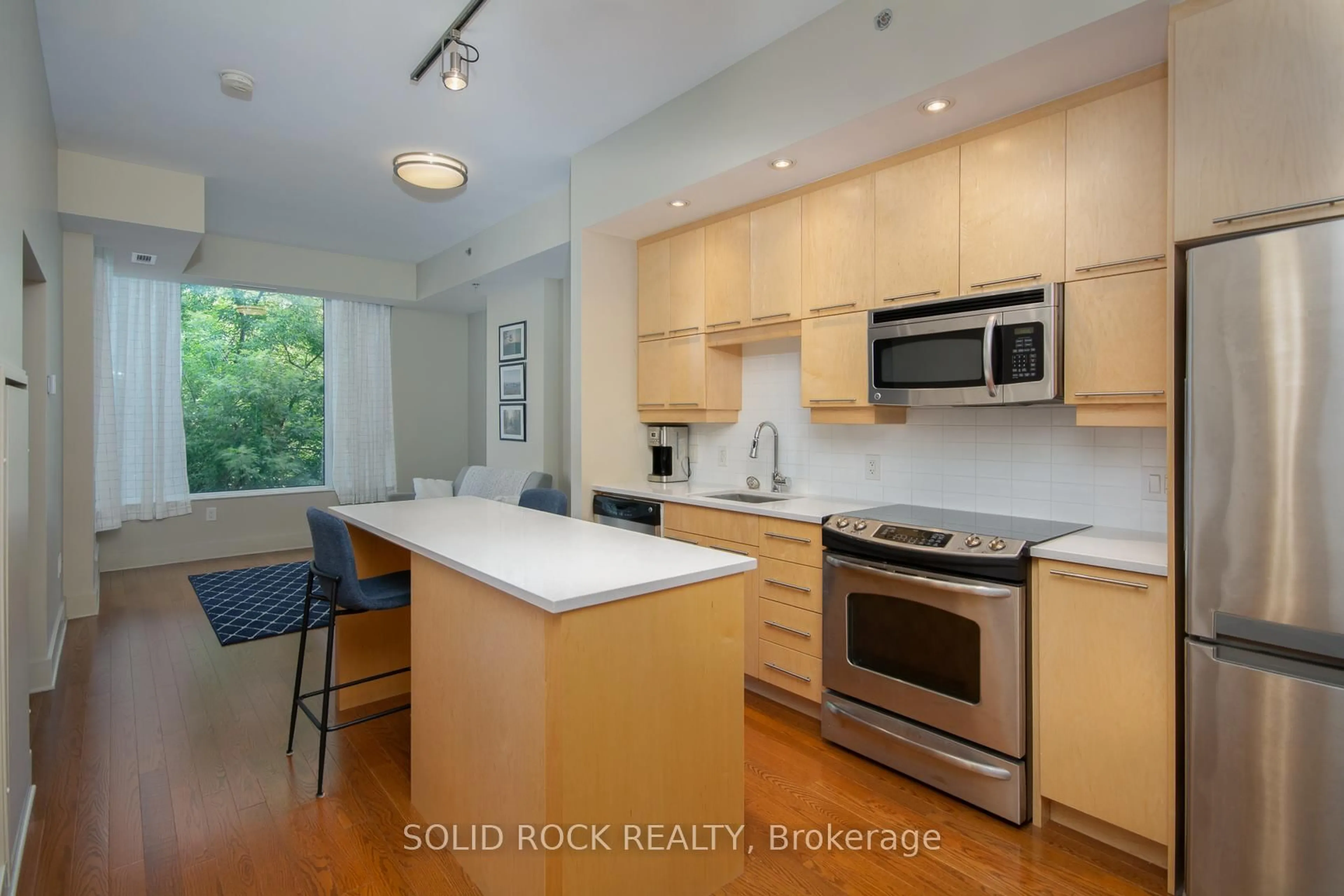 Open concept kitchen, wood/laminate floor for 101 Richmond Rd #208, Ottawa Ontario K1Z 0A6