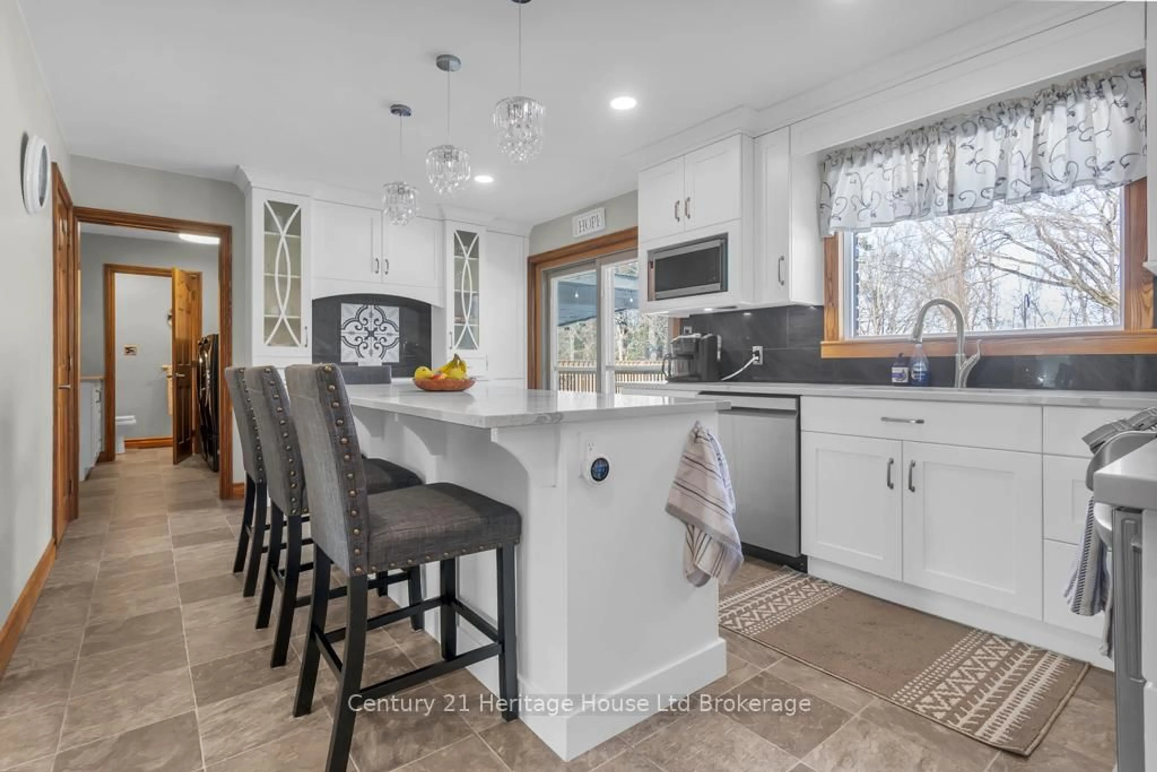 Open concept kitchen, ceramic/tile floor for 15 Prince William St, Norfolk Ontario N0E 1G0