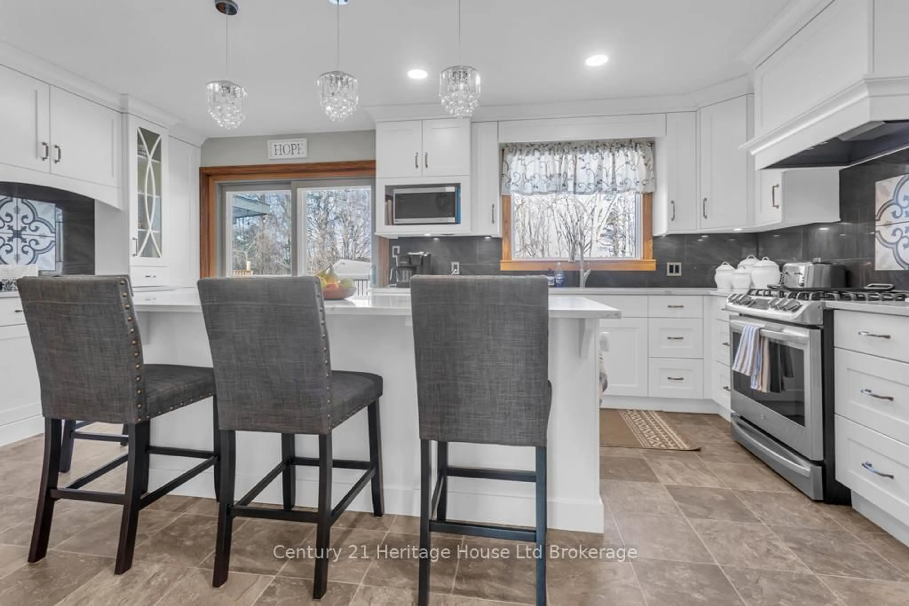 Open concept kitchen, ceramic/tile floor for 15 Prince William St, Norfolk Ontario N0E 1G0