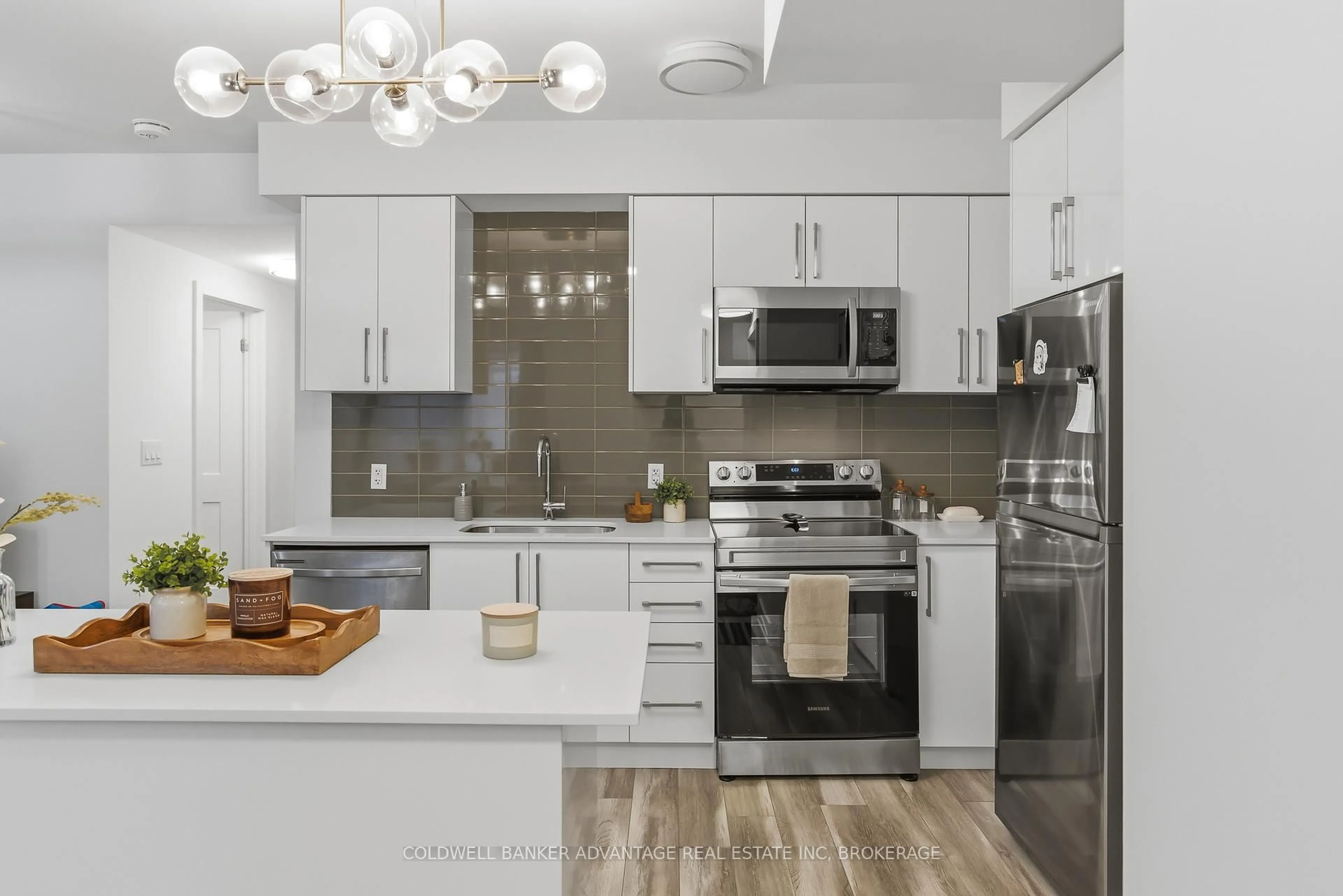 Open concept kitchen, ceramic/tile floor for 6065 McLeod Rd #103, Niagara Falls Ontario L2G 0Z7