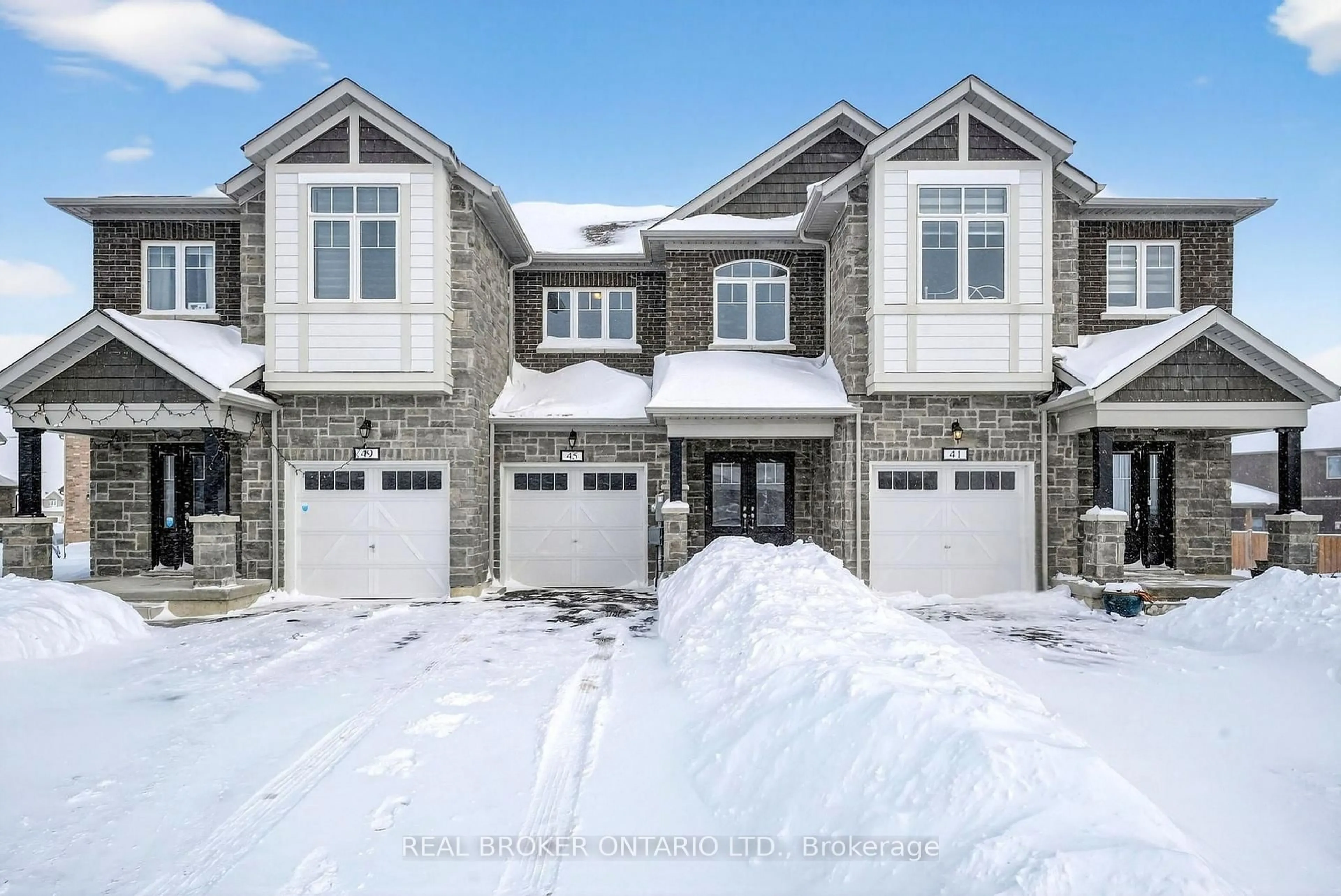 Home with brick exterior material, street for 45 Sapphire Way, Thorold Ontario L2V 0L4