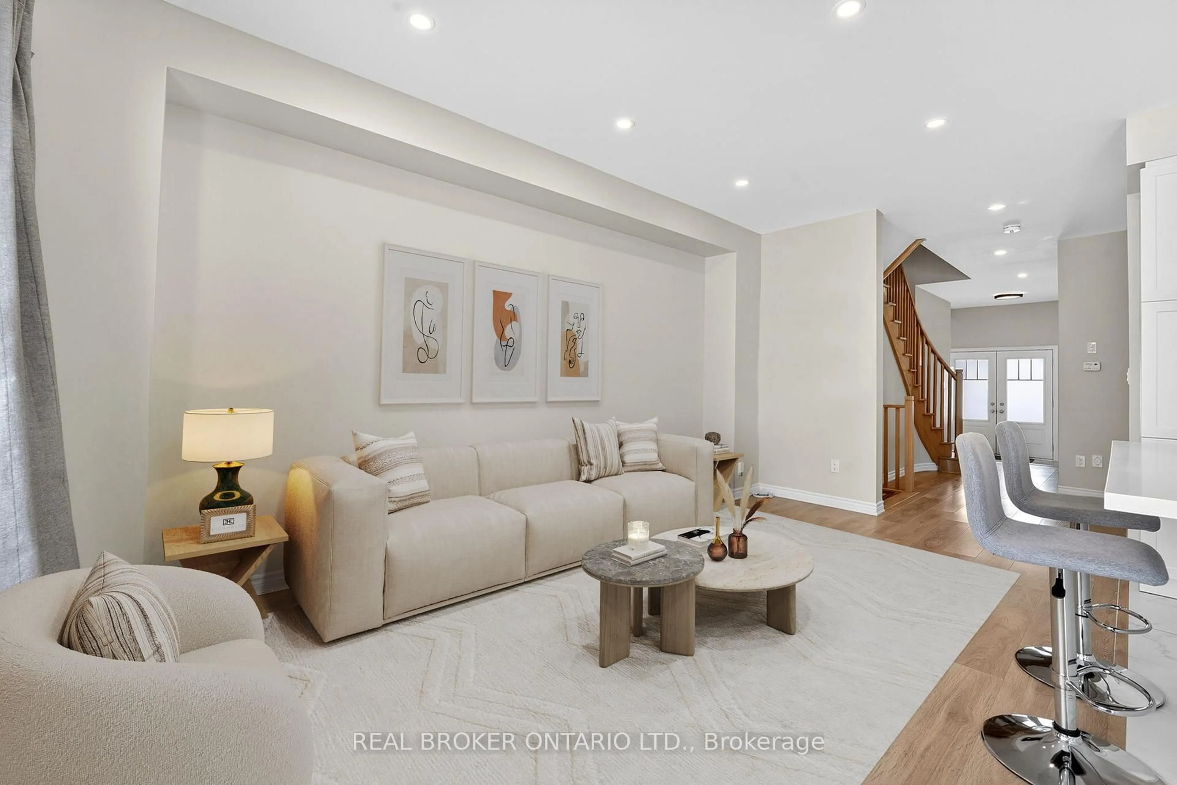 Living room with furniture, unknown for 45 Sapphire Way, Thorold Ontario L2V 0L4