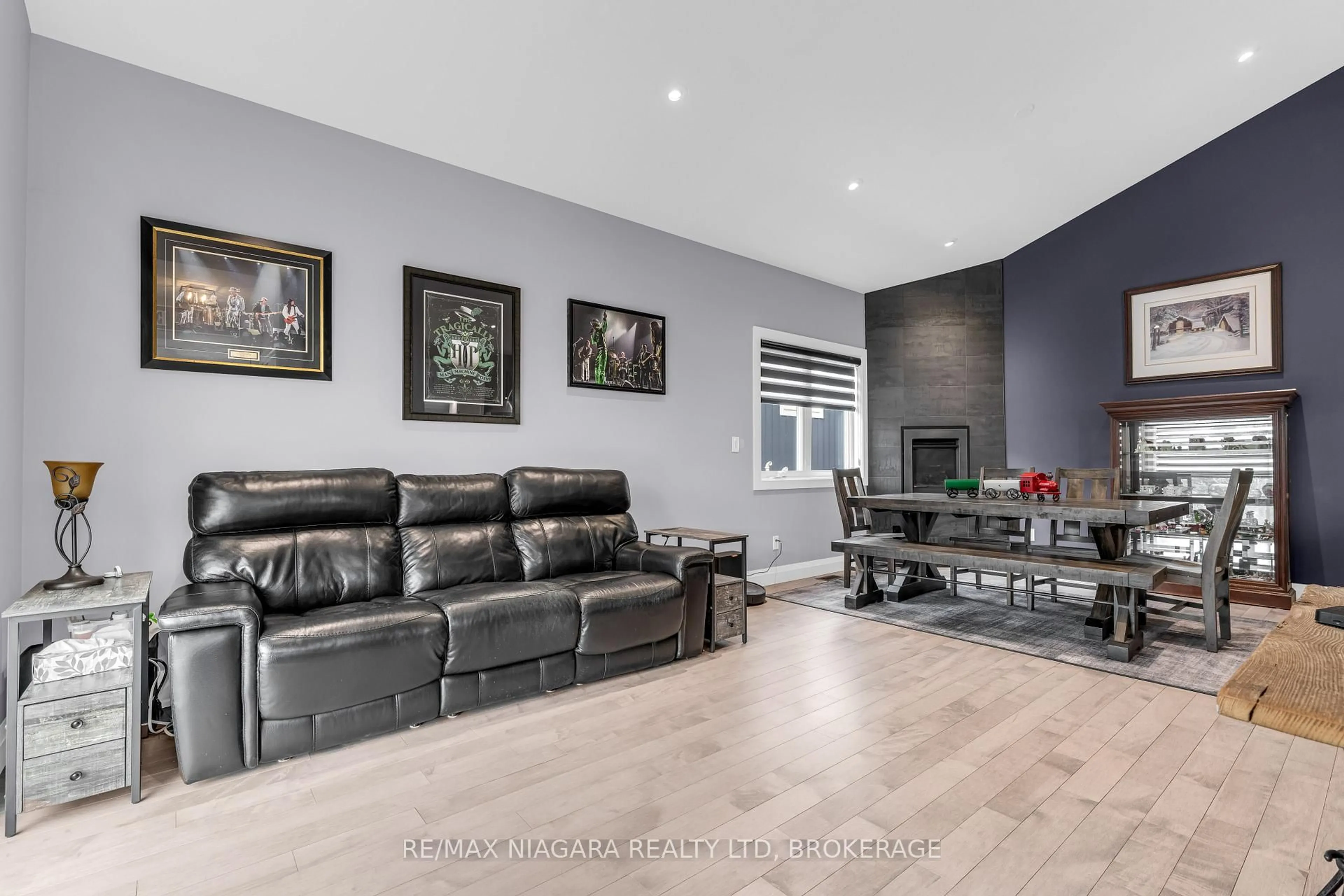 Living room with furniture, unknown for 5 Heron Pointe Rd, Port Colborne Ontario L3K 6A9