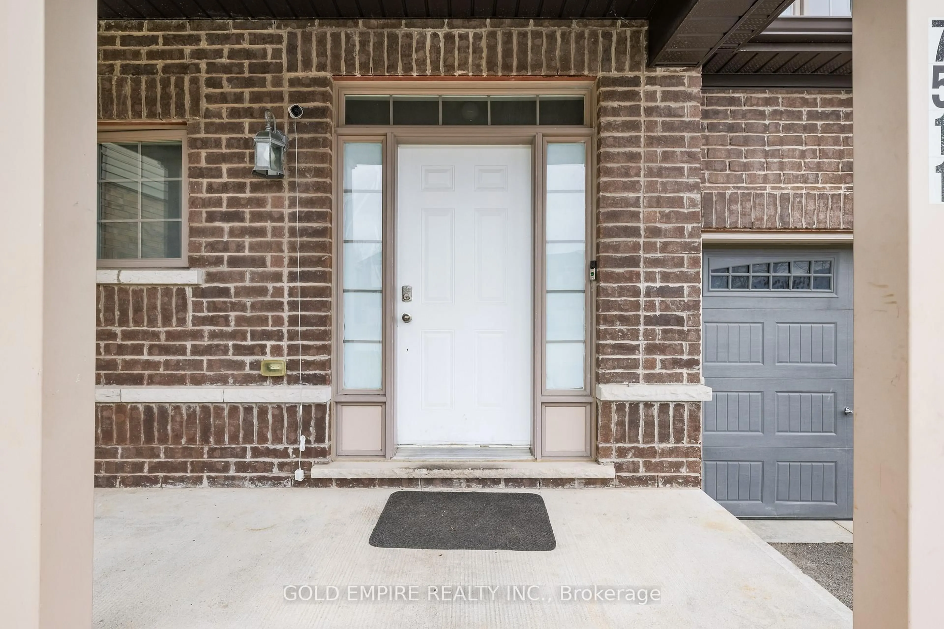 Indoor entryway for 7511 Marpin Crt, Niagara Falls Ontario L2H 0P3