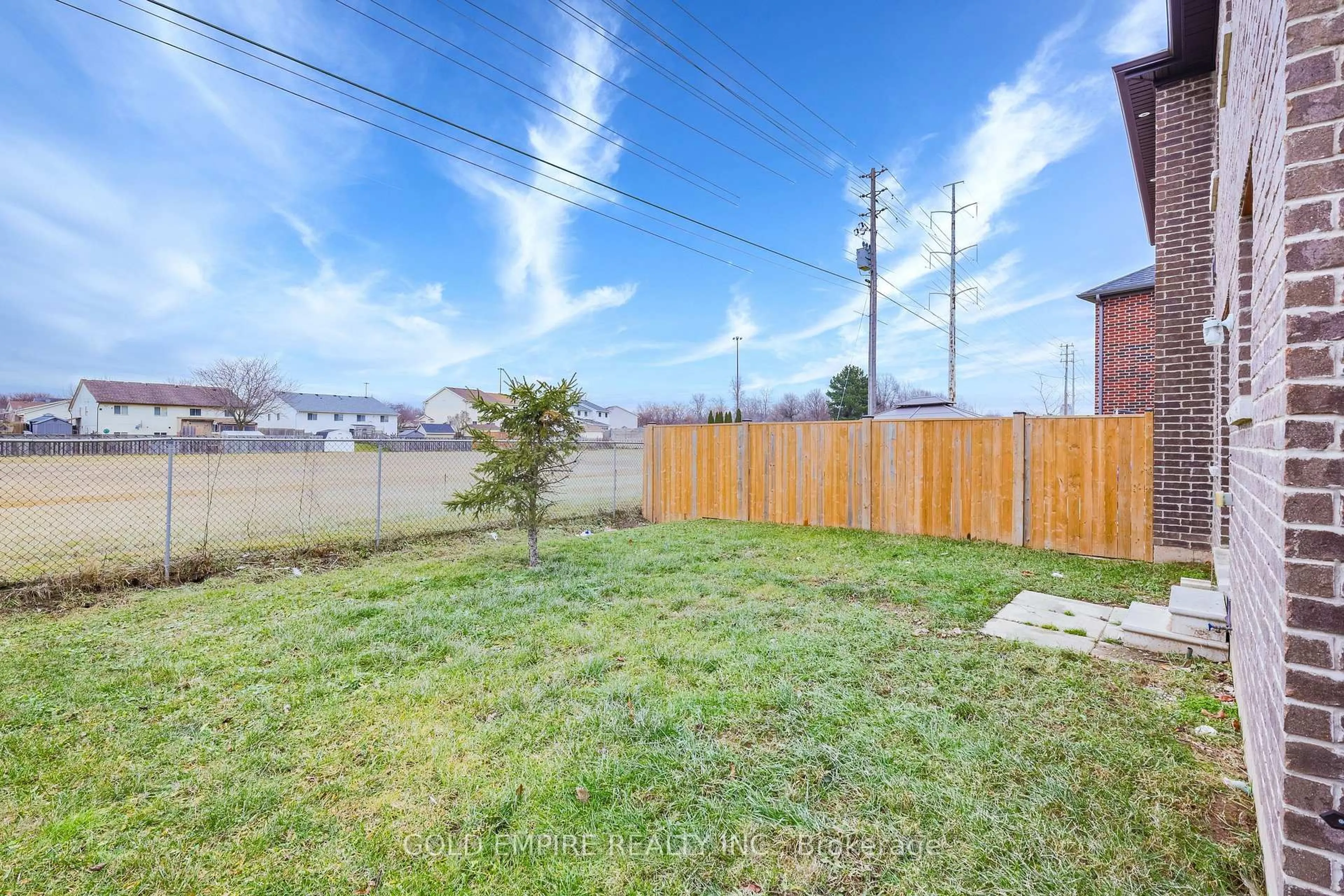 Patio, street for 7511 Marpin Crt, Niagara Falls Ontario L2H 0P3