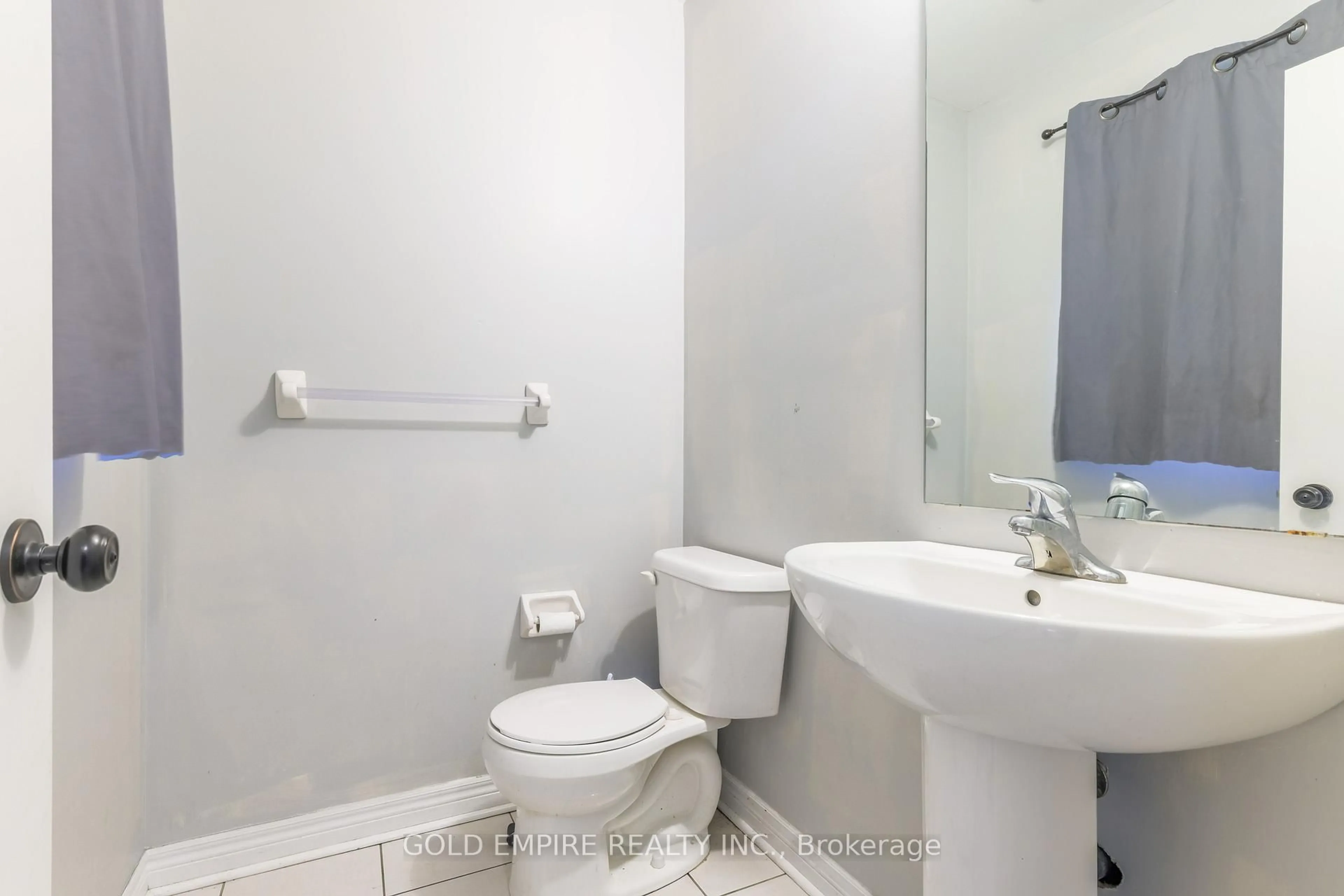 Standard bathroom, unknown for 7511 Marpin Crt, Niagara Falls Ontario L2H 0P3