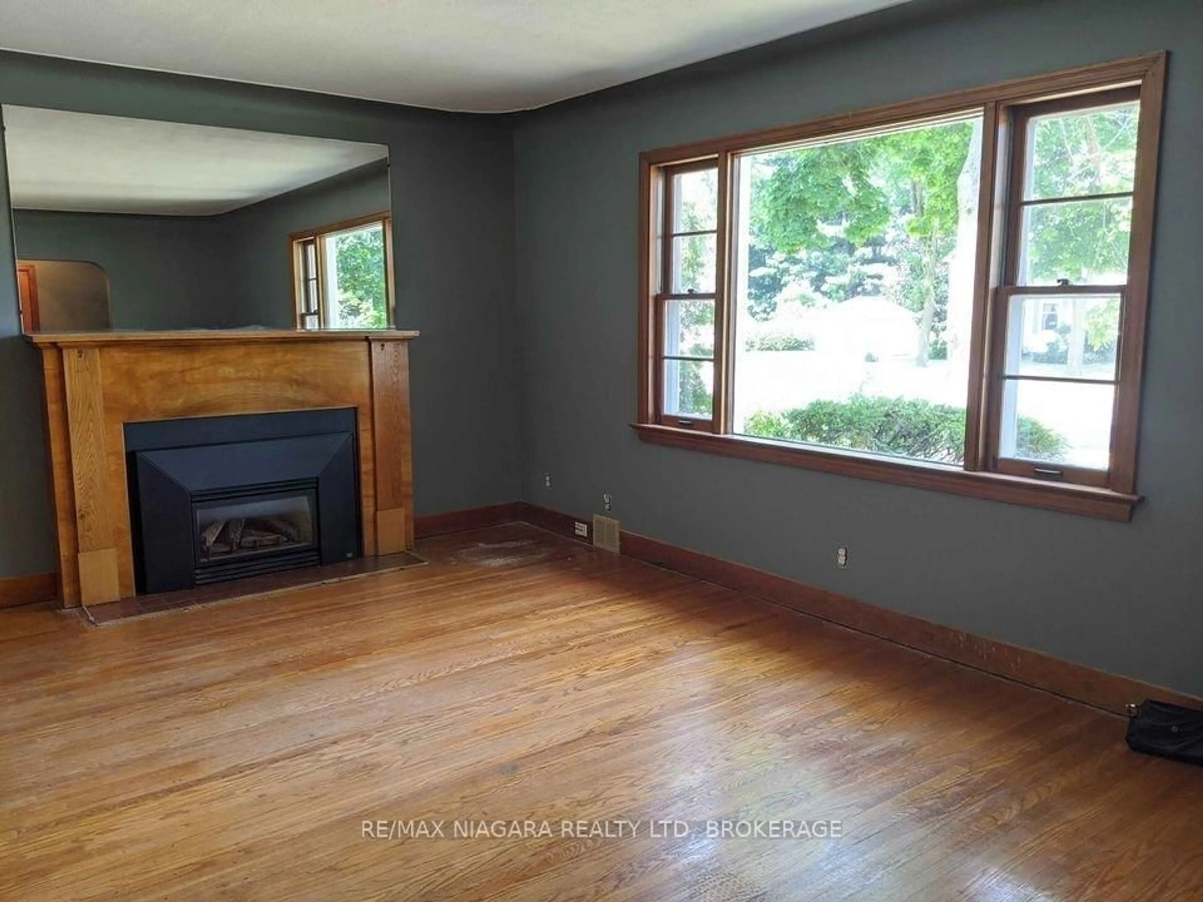 A pic of a room for 3251 Saint Paul Ave, Niagara Falls Ontario L2J 2M2