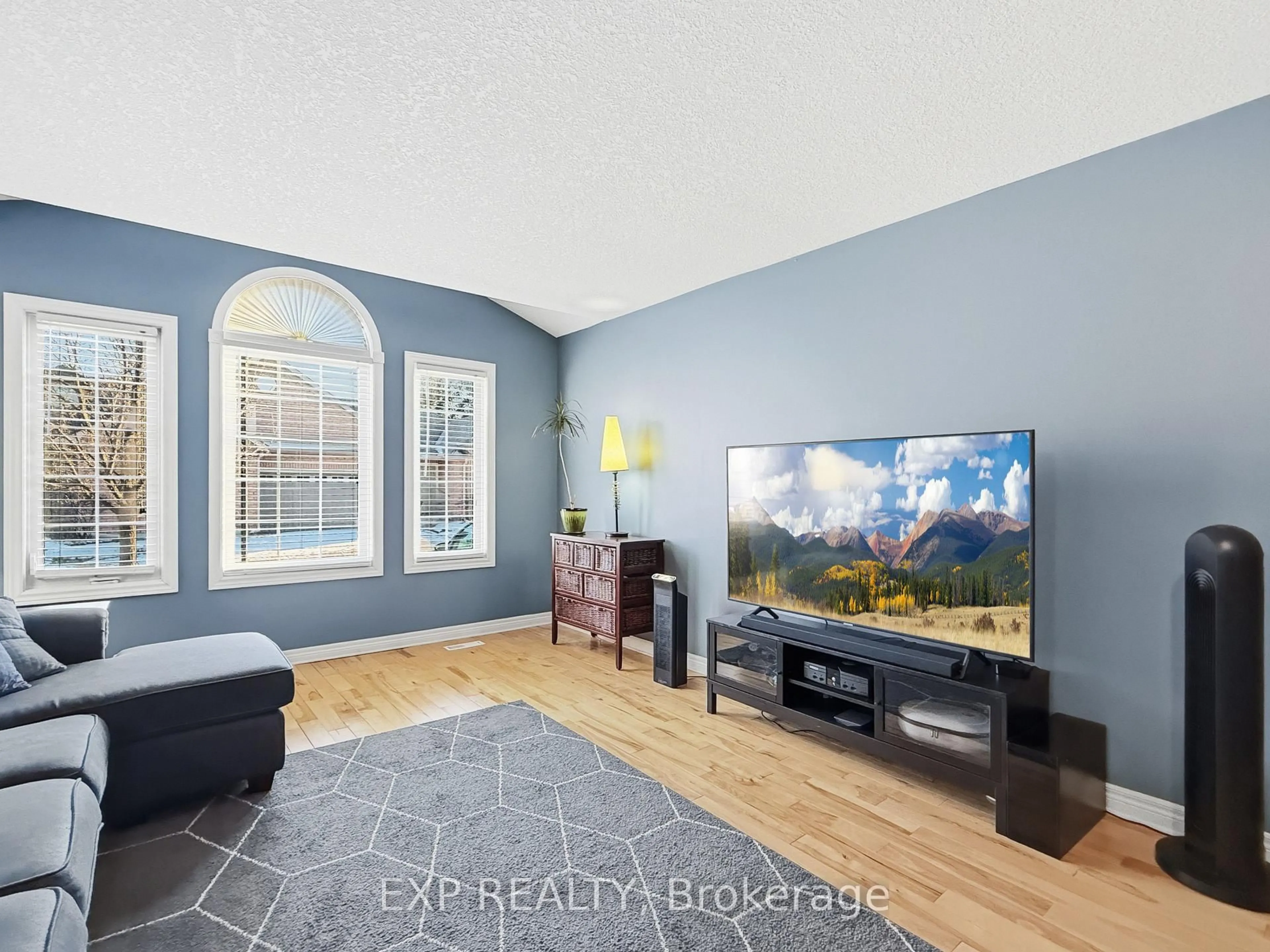 Unknown for 638 Wharncliffe Rd #7, London South Ontario N6J 2N4