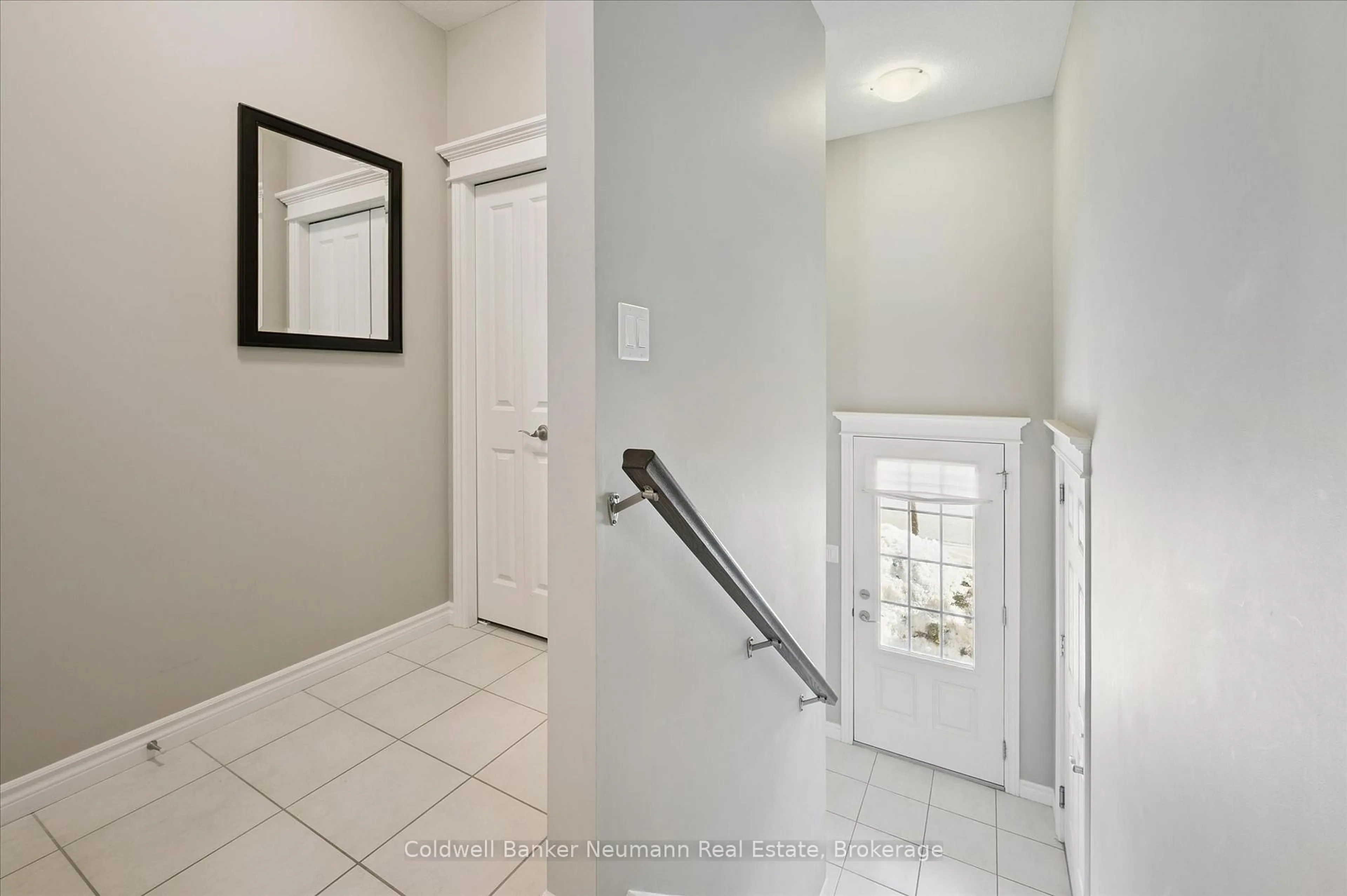 Indoor entryway for 146 Downey Rd #6, Guelph Ontario N1C 0A2