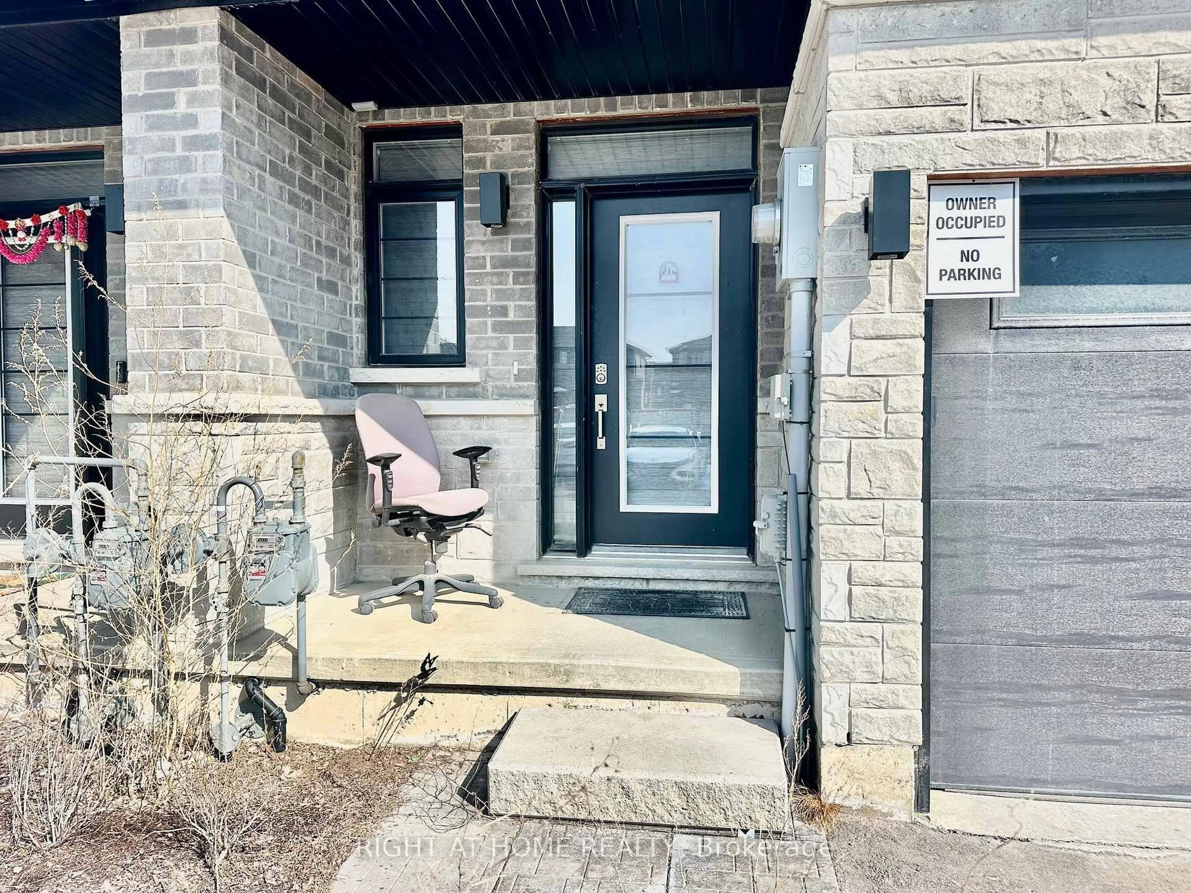 Indoor entryway for 461 Blackburn Dr #22, Brantford Ontario N3T 0W9