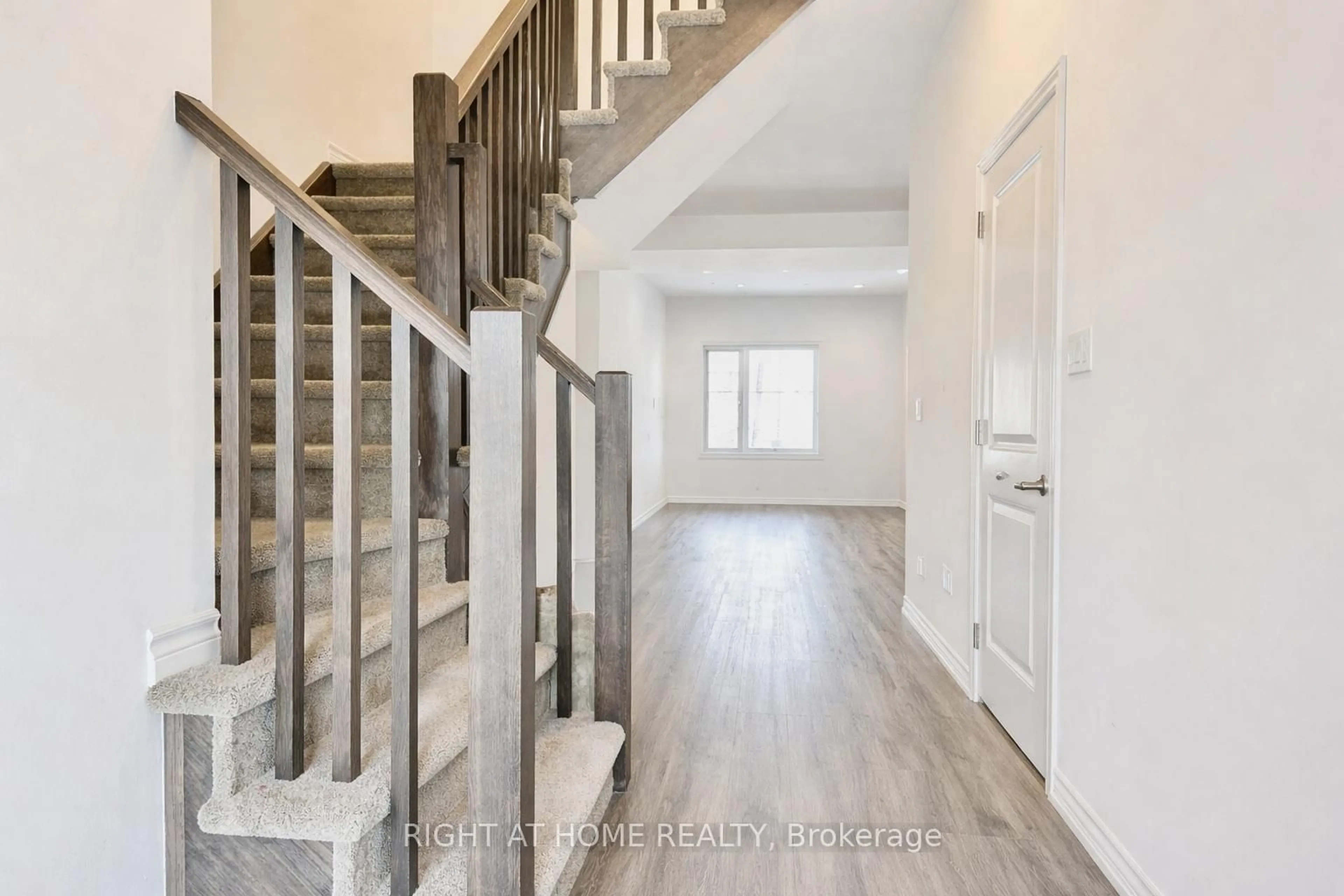 Indoor entryway for 461 Blackburn Dr #22, Brantford Ontario N3T 0W9