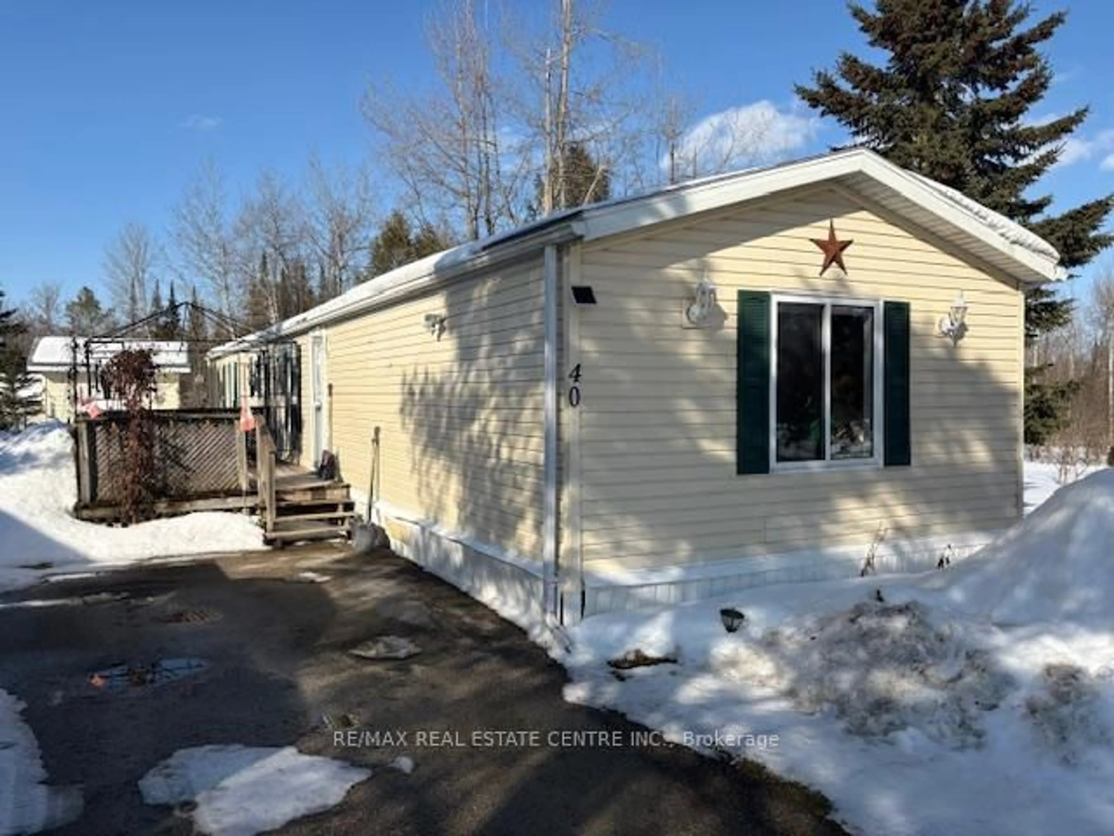 Unknown for 40 Maple Grove Village Rd, Southgate Ontario N0C 1B0