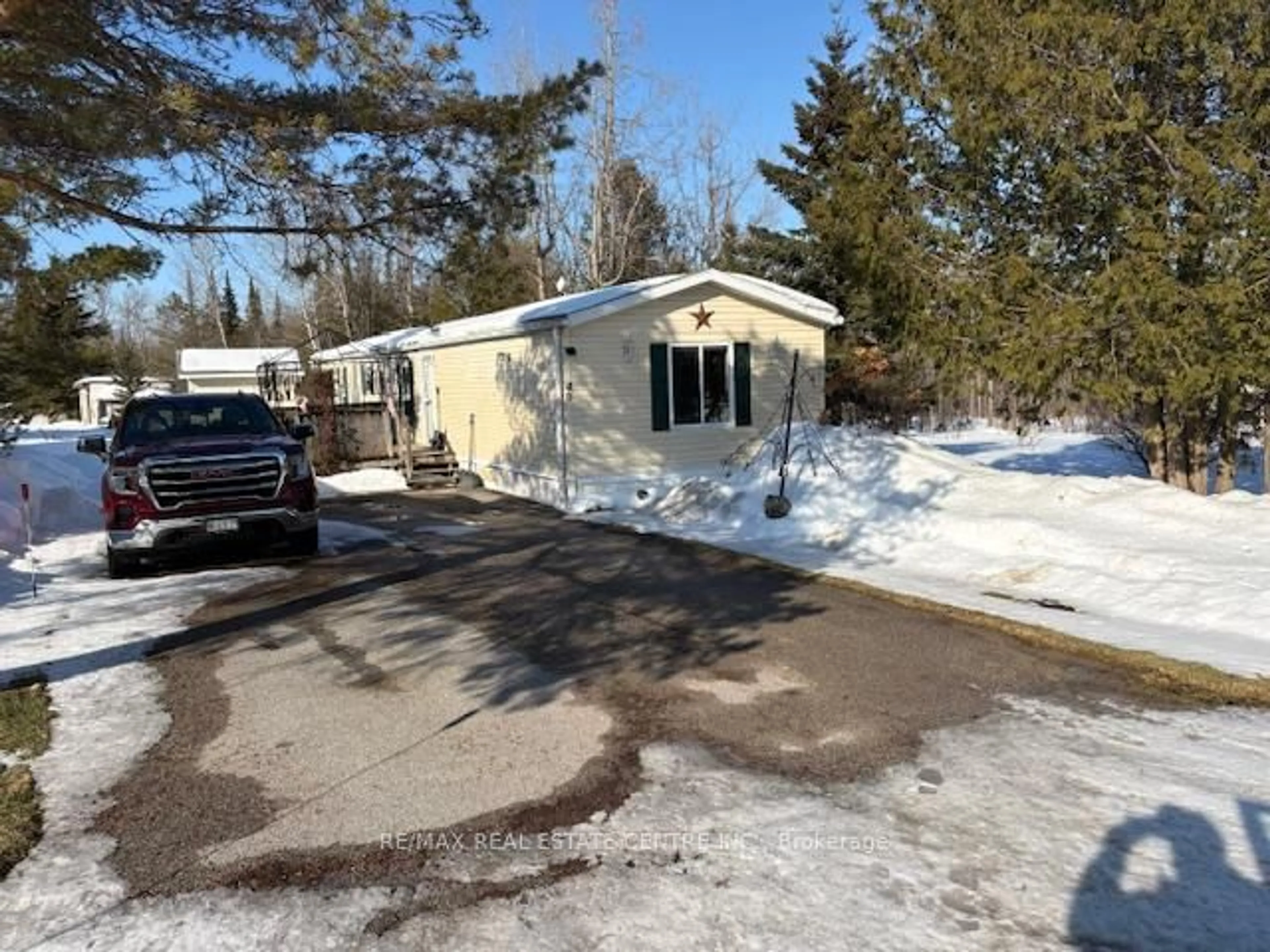 Unknown for 40 Maple Grove Village Rd, Southgate Ontario N0C 1B0