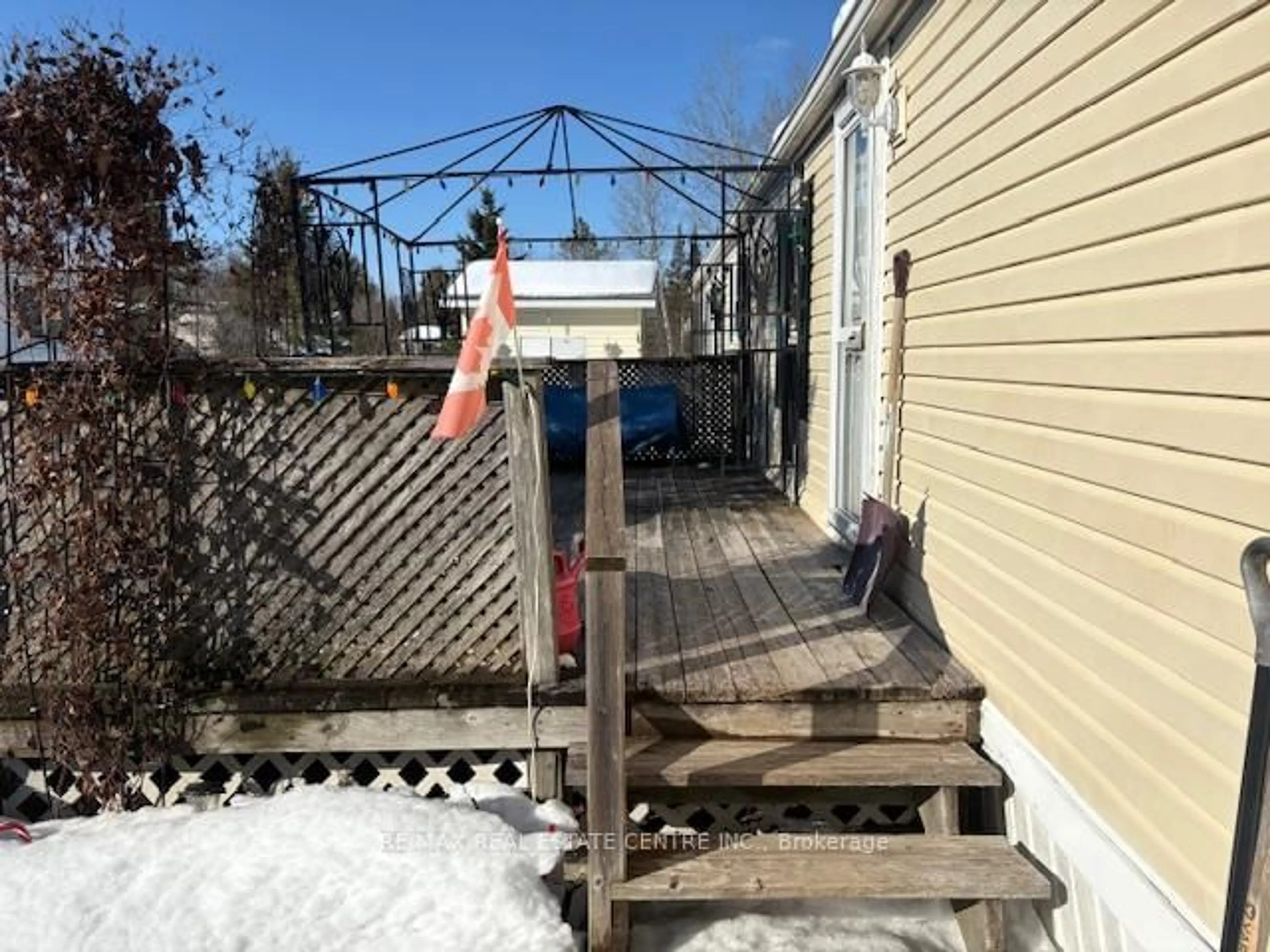 Patio, street for 40 Maple Grove Village Rd, Southgate Ontario N0C 1B0