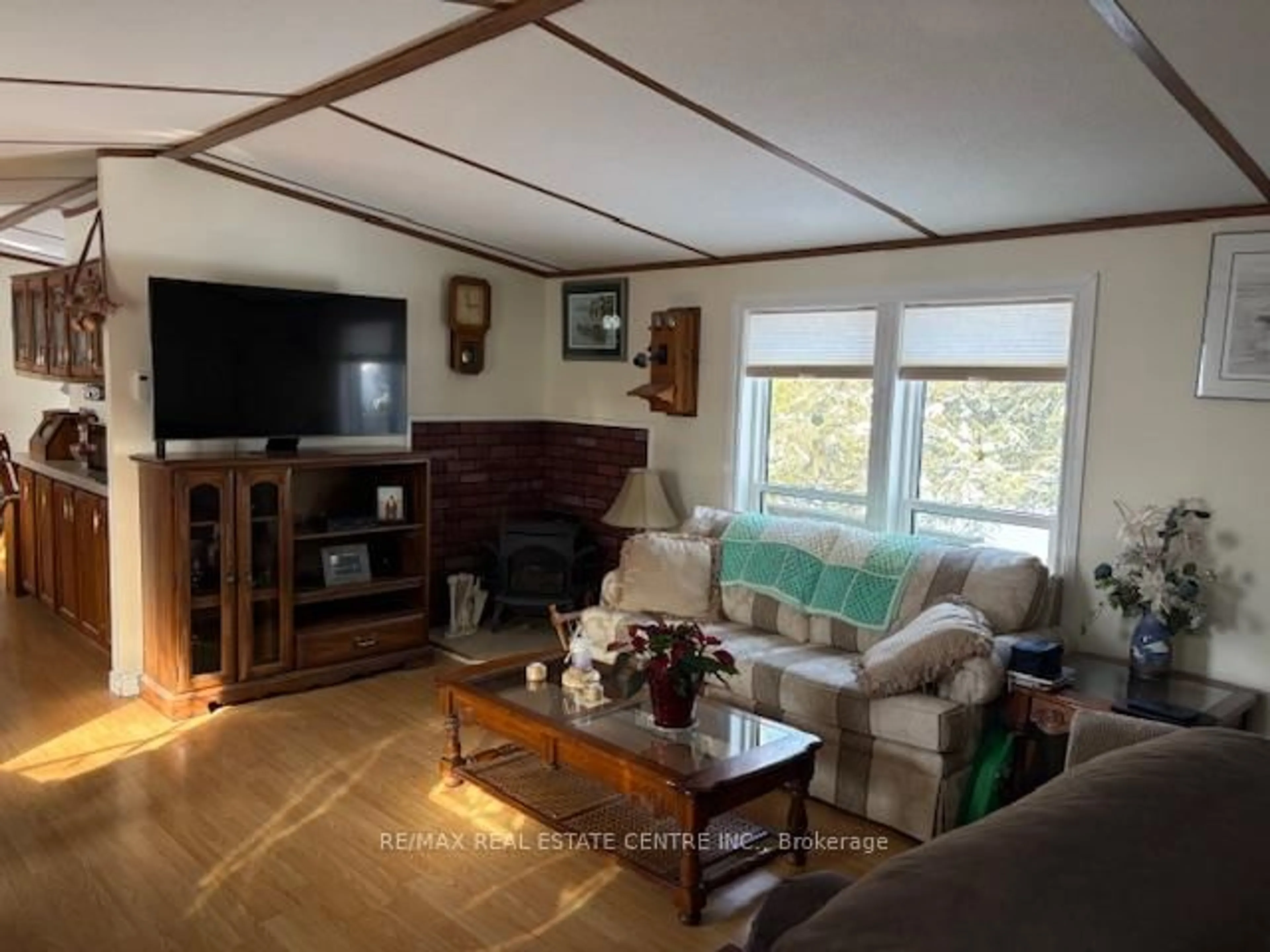 Living room with furniture, wood/laminate floor for 40 Maple Grove Village Rd, Southgate Ontario N0C 1B0