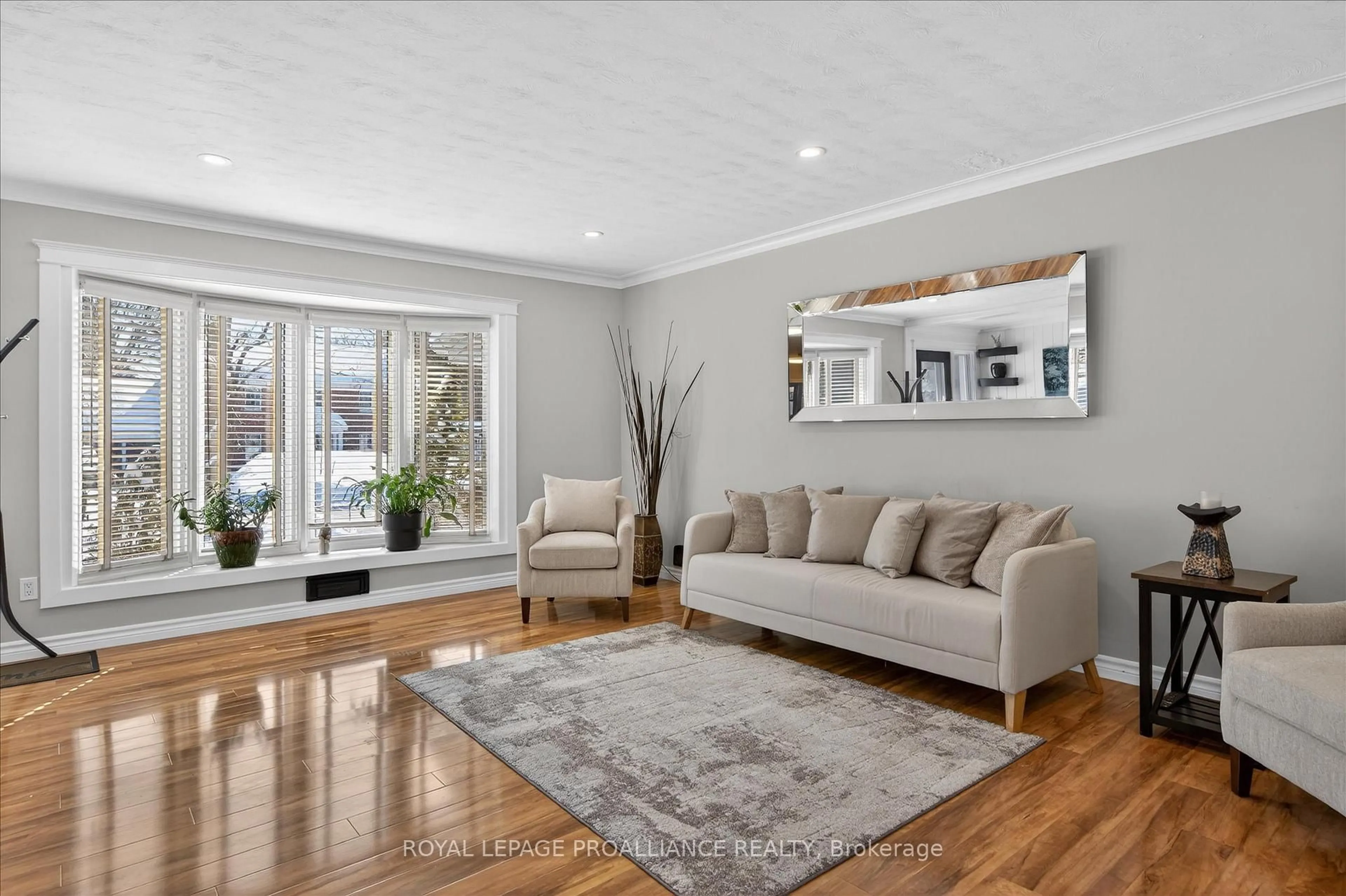 Living room with furniture, wood/laminate floor for 960 Weller St, Peterborough Ontario K9J 4Y2