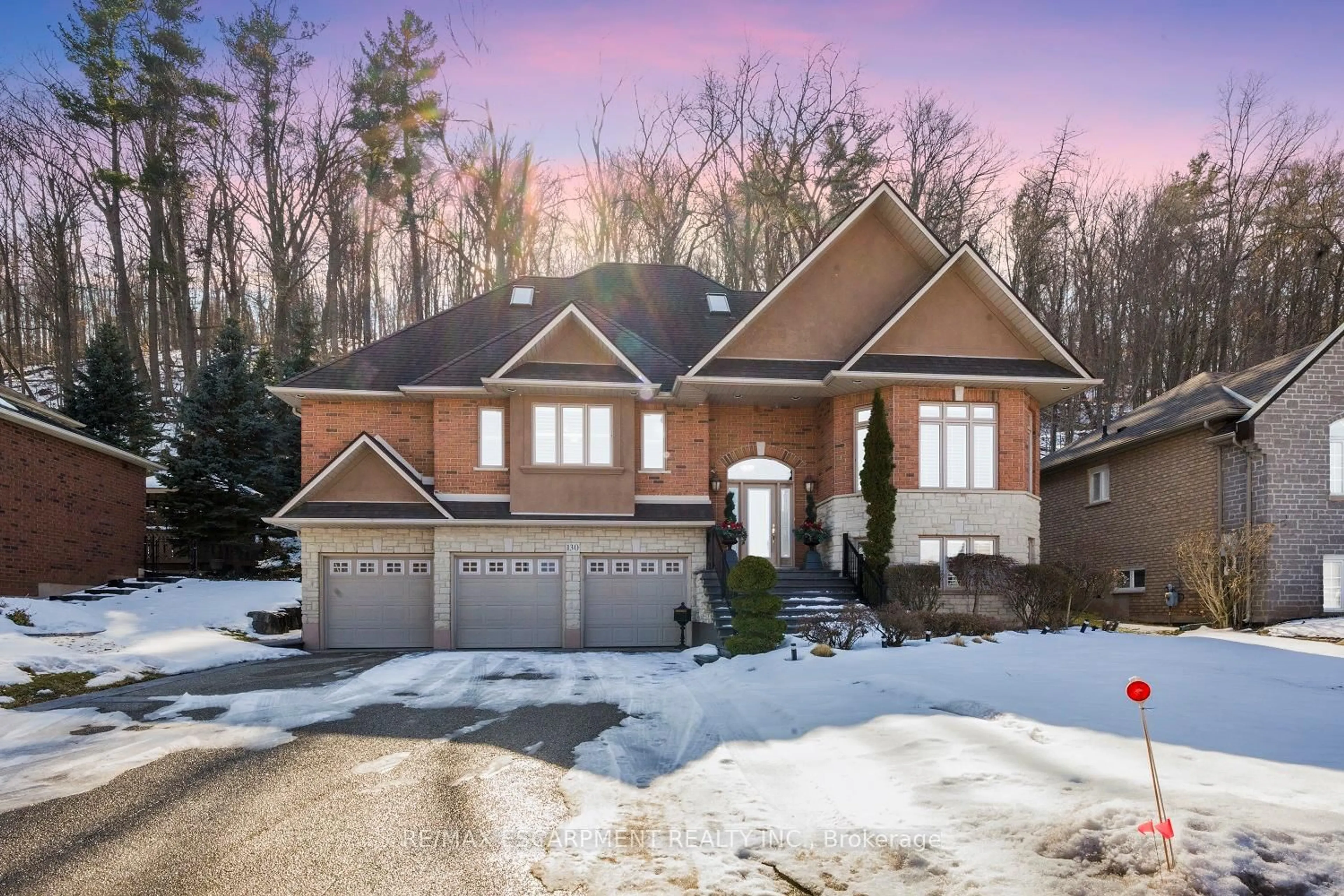 Home with brick exterior material, street for 130 Dorchester Dr, Grimsby Ontario L3M 1A8