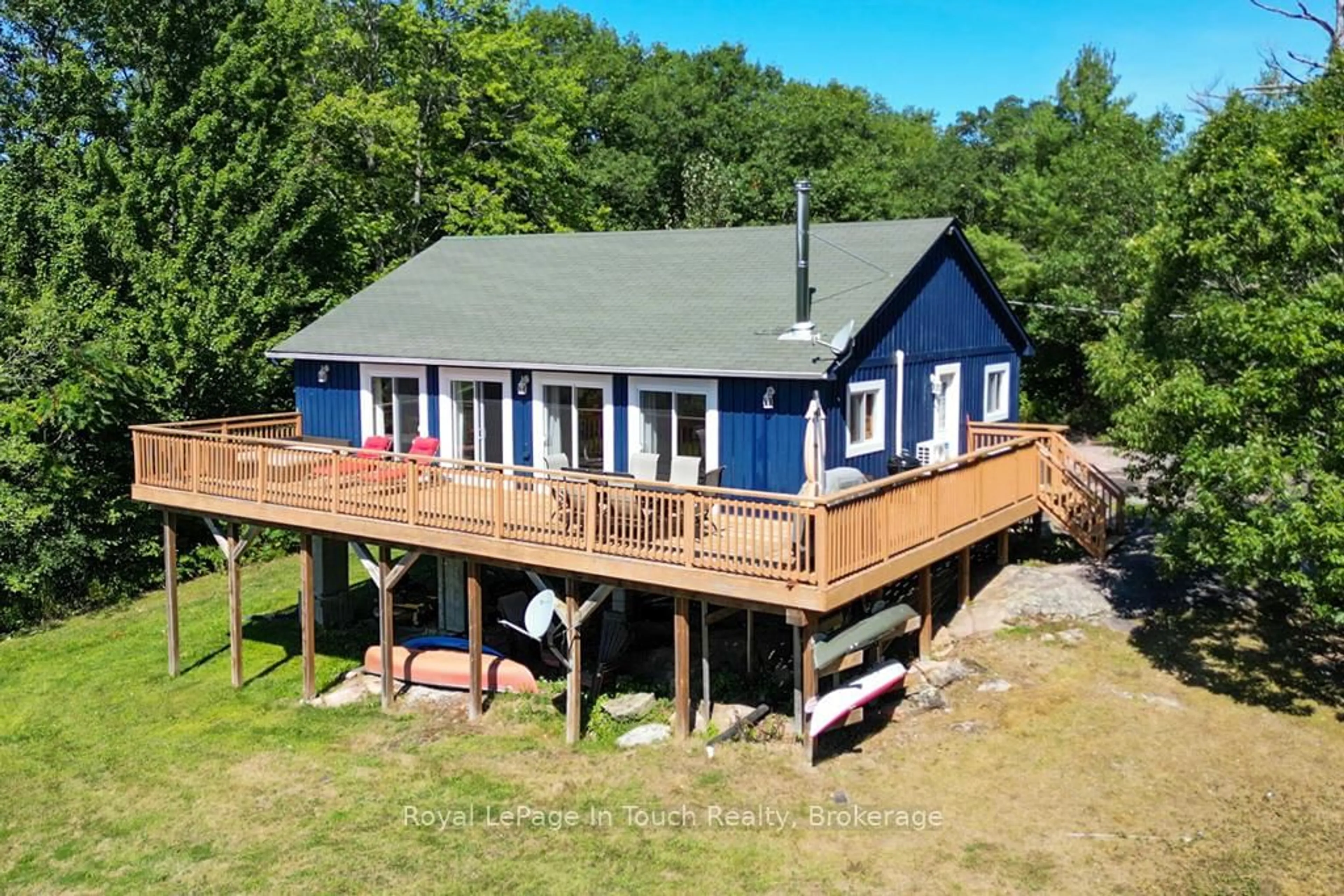 A pic from outside/outdoor area/front of a property/back of a property/a pic from drone, water/lake/river/ocean view for 2974 Island 1040, Georgian Bay Ontario P0E 1E0