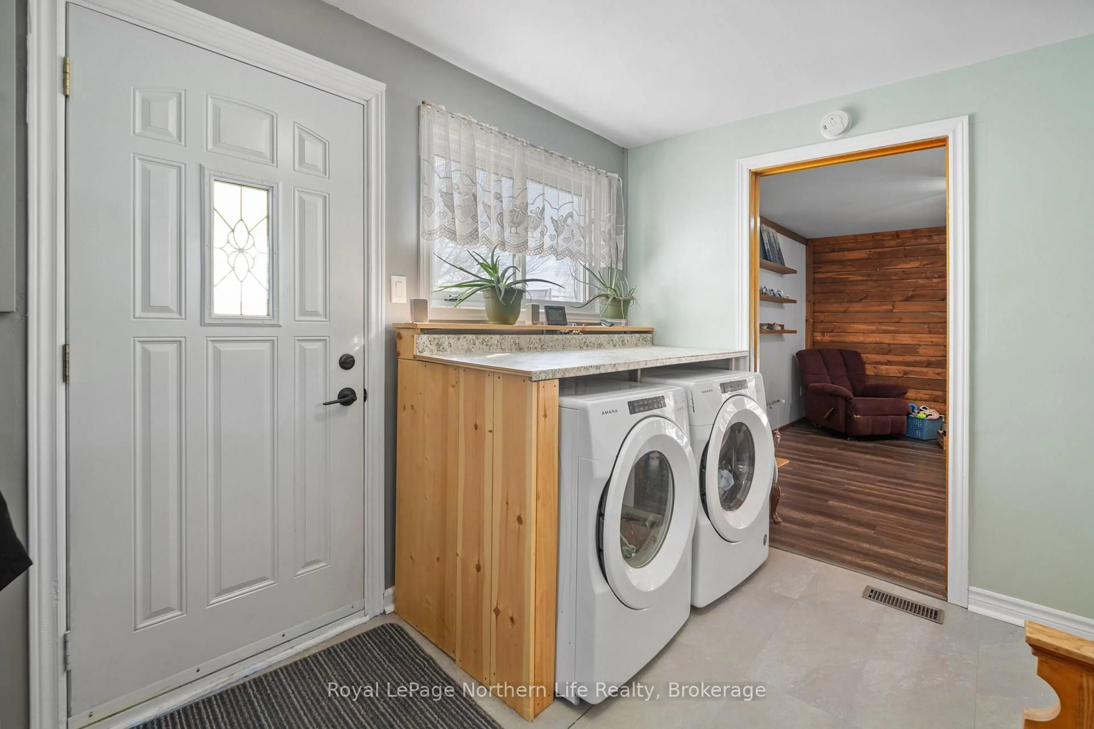 Laundry room for 455 Angus St, North Bay Ontario P1B 7L9