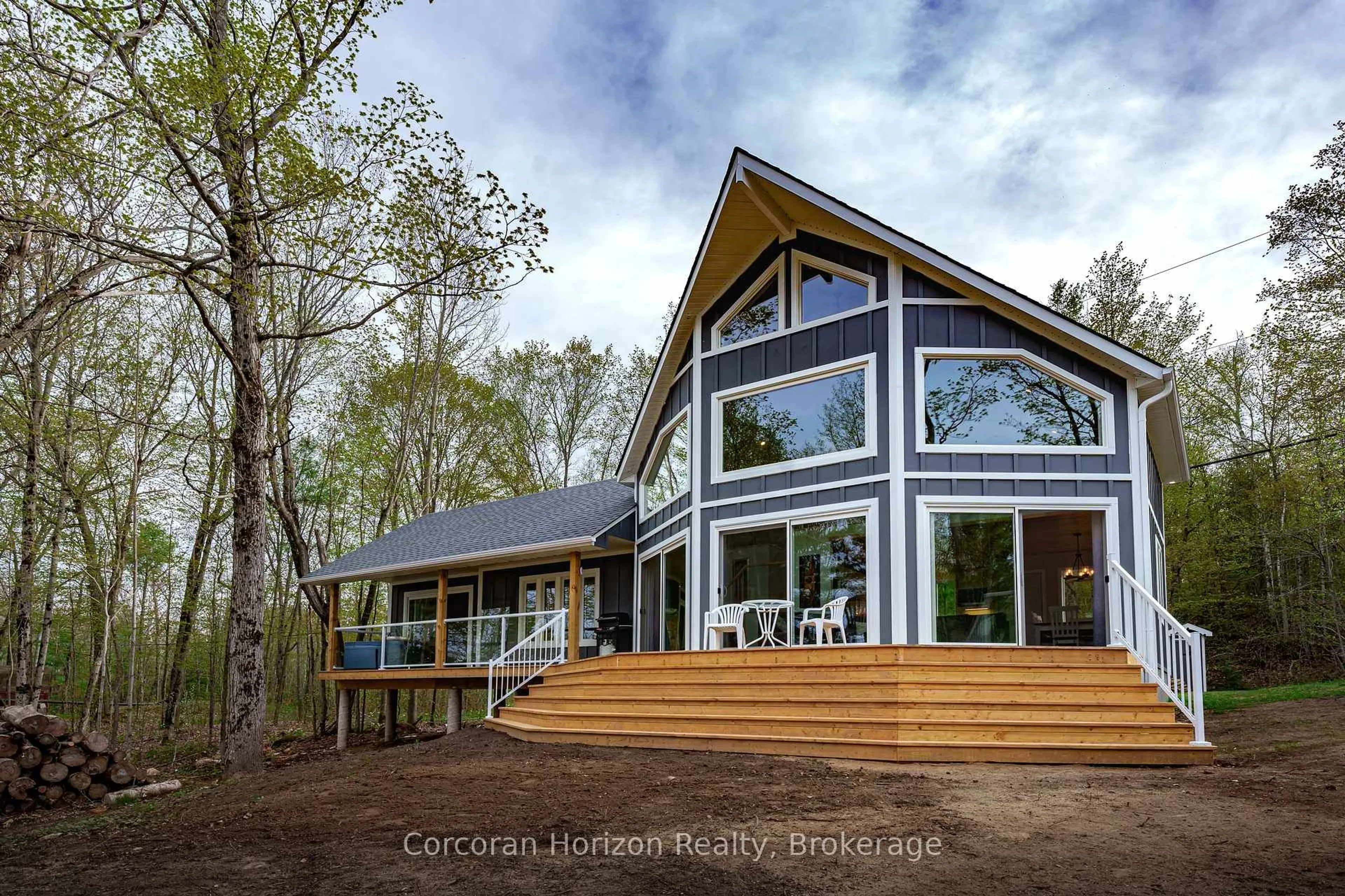 Home with vinyl exterior material, water/lake/river/ocean view for 9316 Georgian Bay Shore Rd, Georgian Bay Ontario P0E 1E0