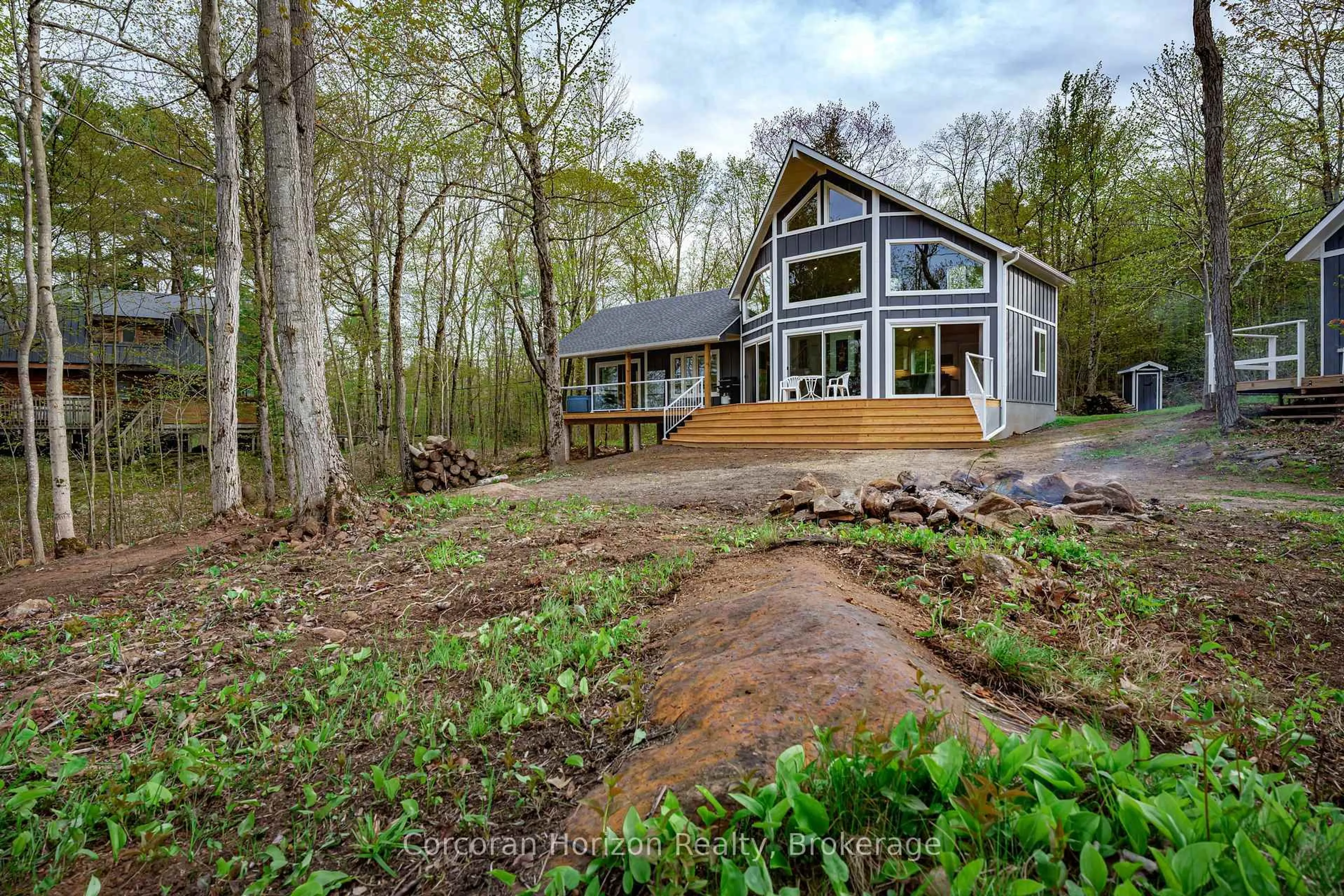Home with vinyl exterior material, water/lake/river/ocean view for 9316 Georgian Bay Shore Rd, Georgian Bay Ontario P0E 1E0
