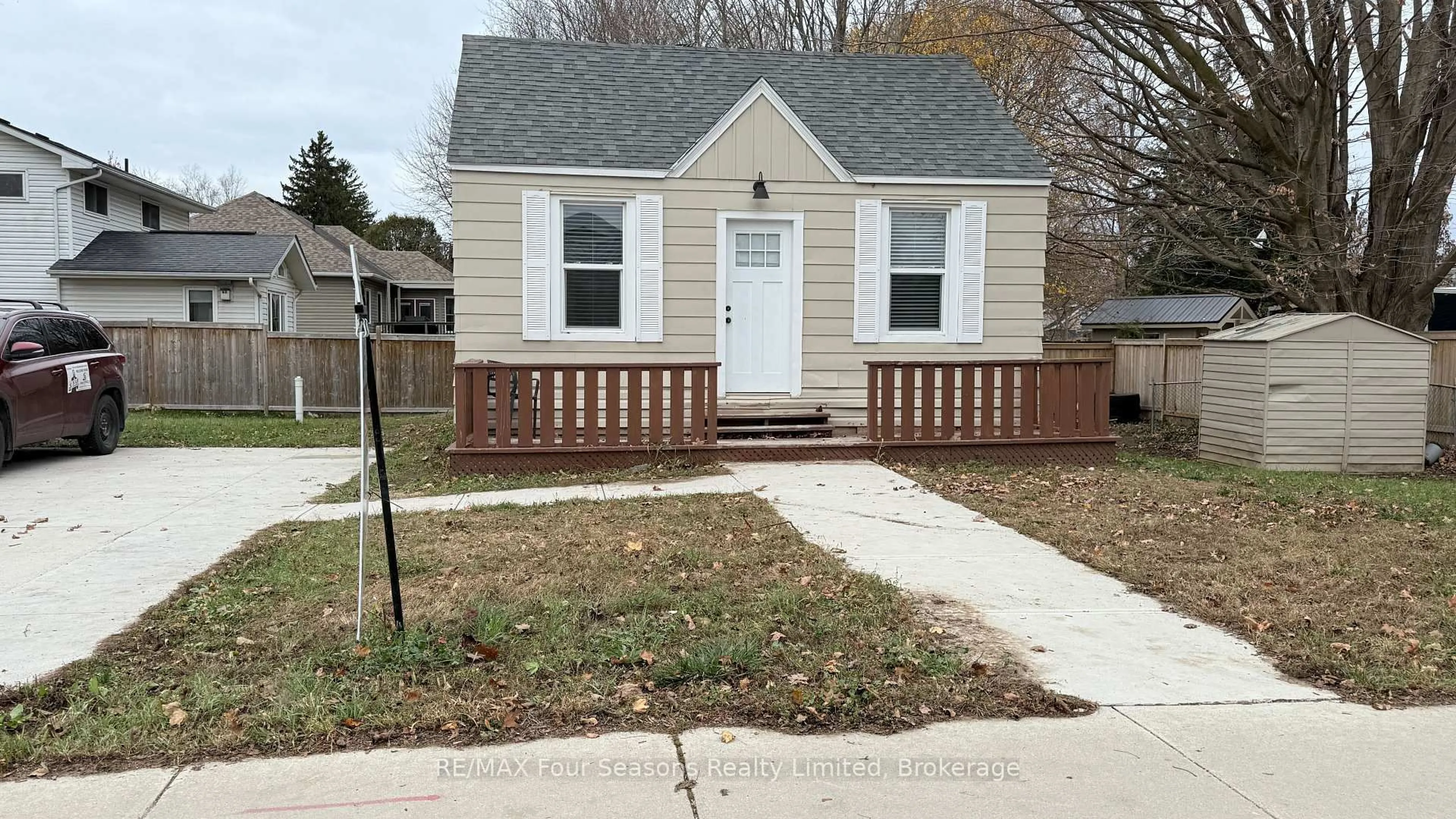 Home with vinyl exterior material, street for 557 Catherine St, Saugeen Shores Ontario N0H 2C0
