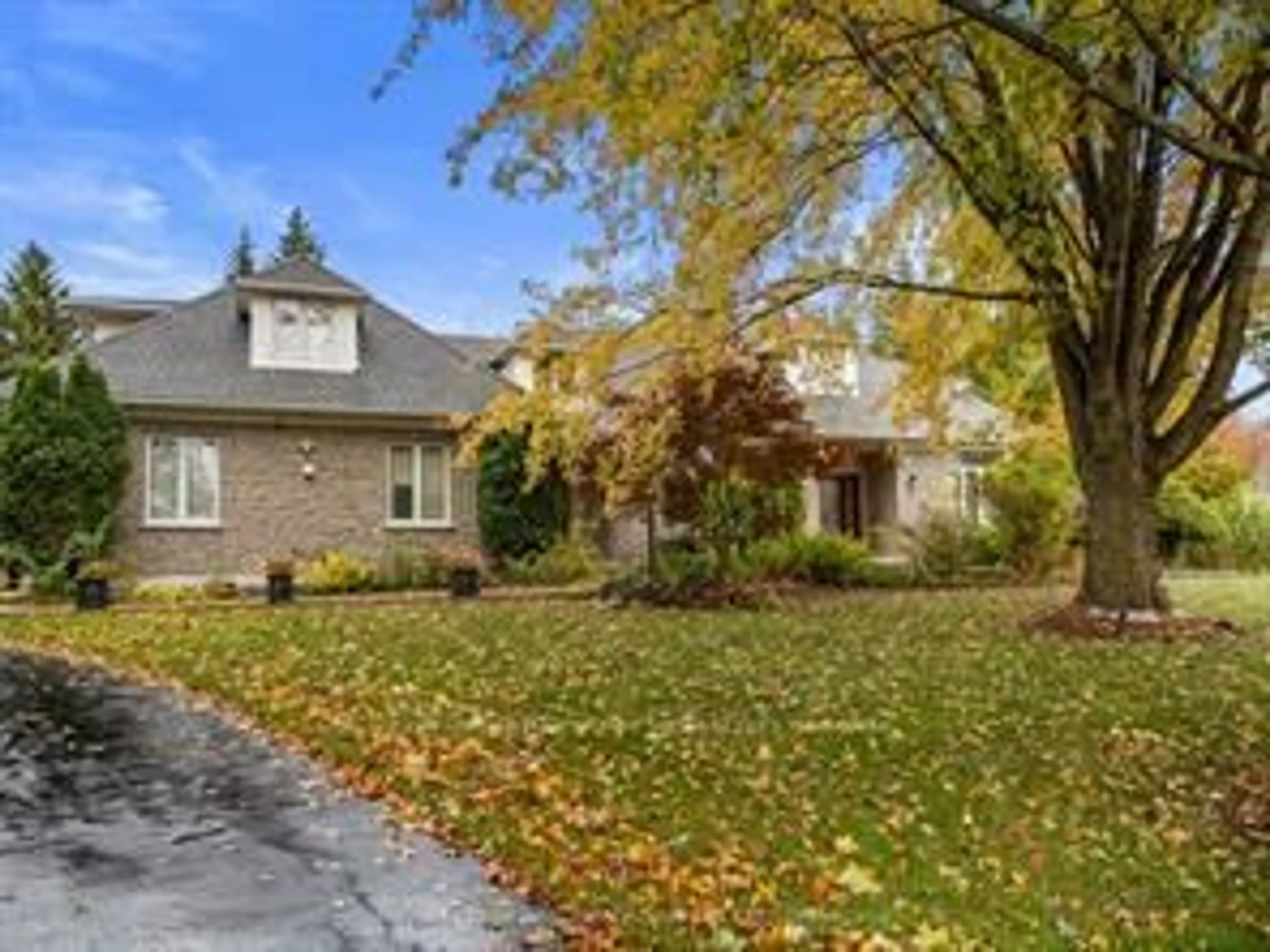 Home with brick exterior material, street for 47 Fox Run Dr, Puslinch Ontario N0B 2J0