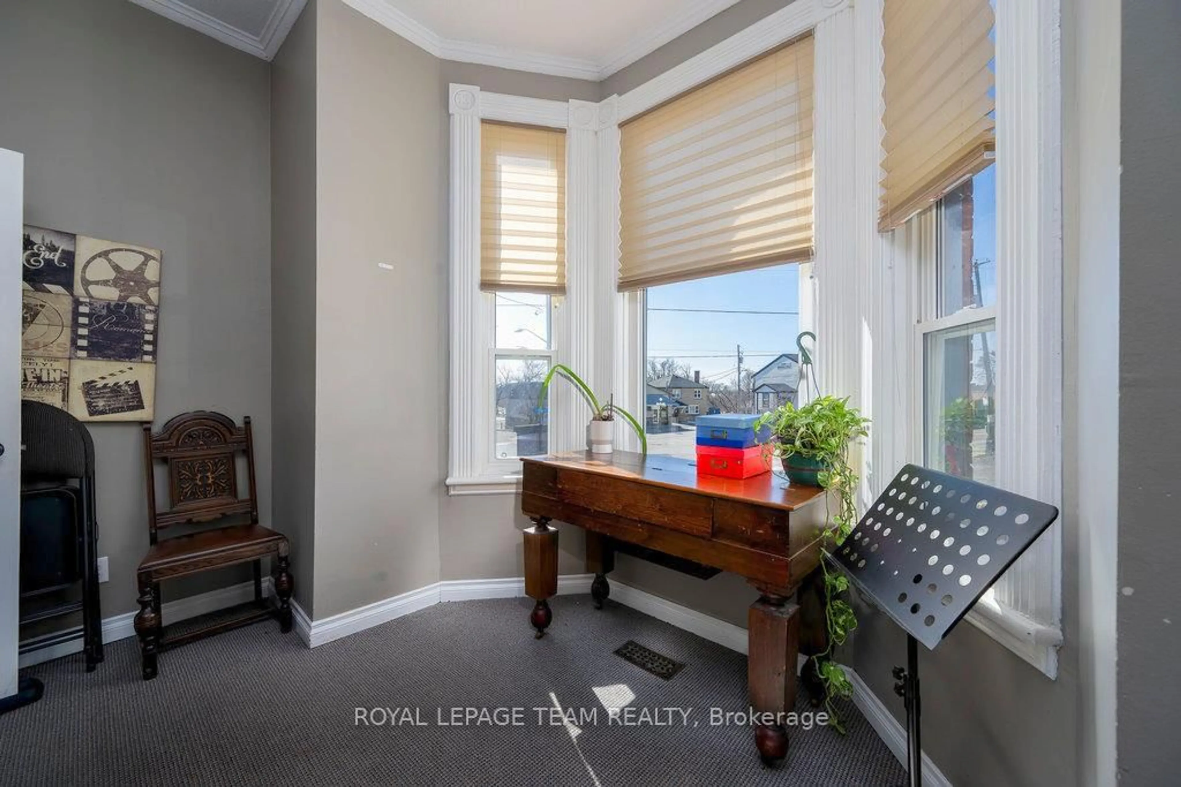 A pic of a room for 422 Donald B Munro Dr, Carp Ontario K0A 1L0