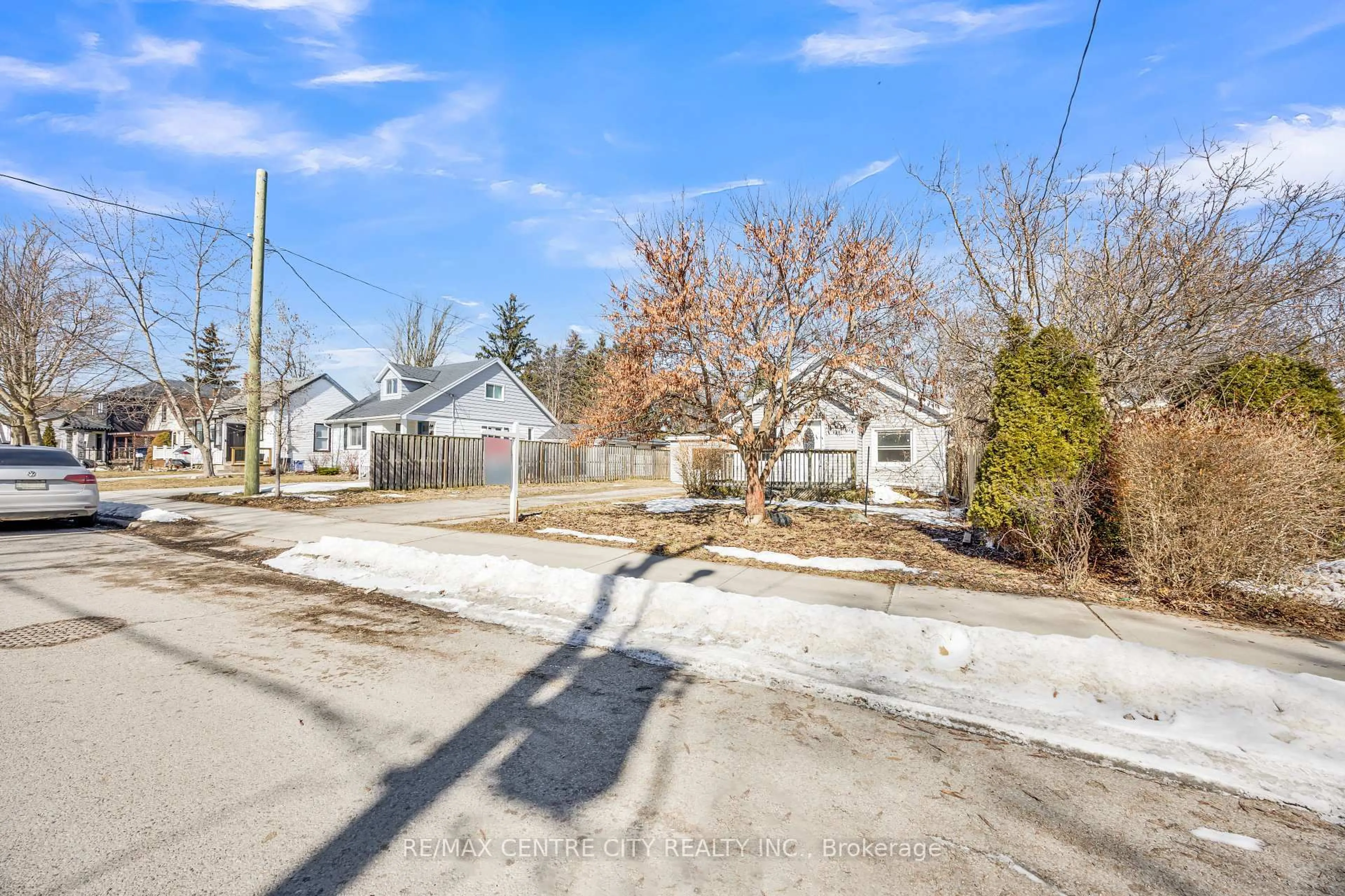 A pic from outside/outdoor area/front of a property/back of a property/a pic from drone, street for 78 LANGARTH St, London South Ontario N6J 1P4