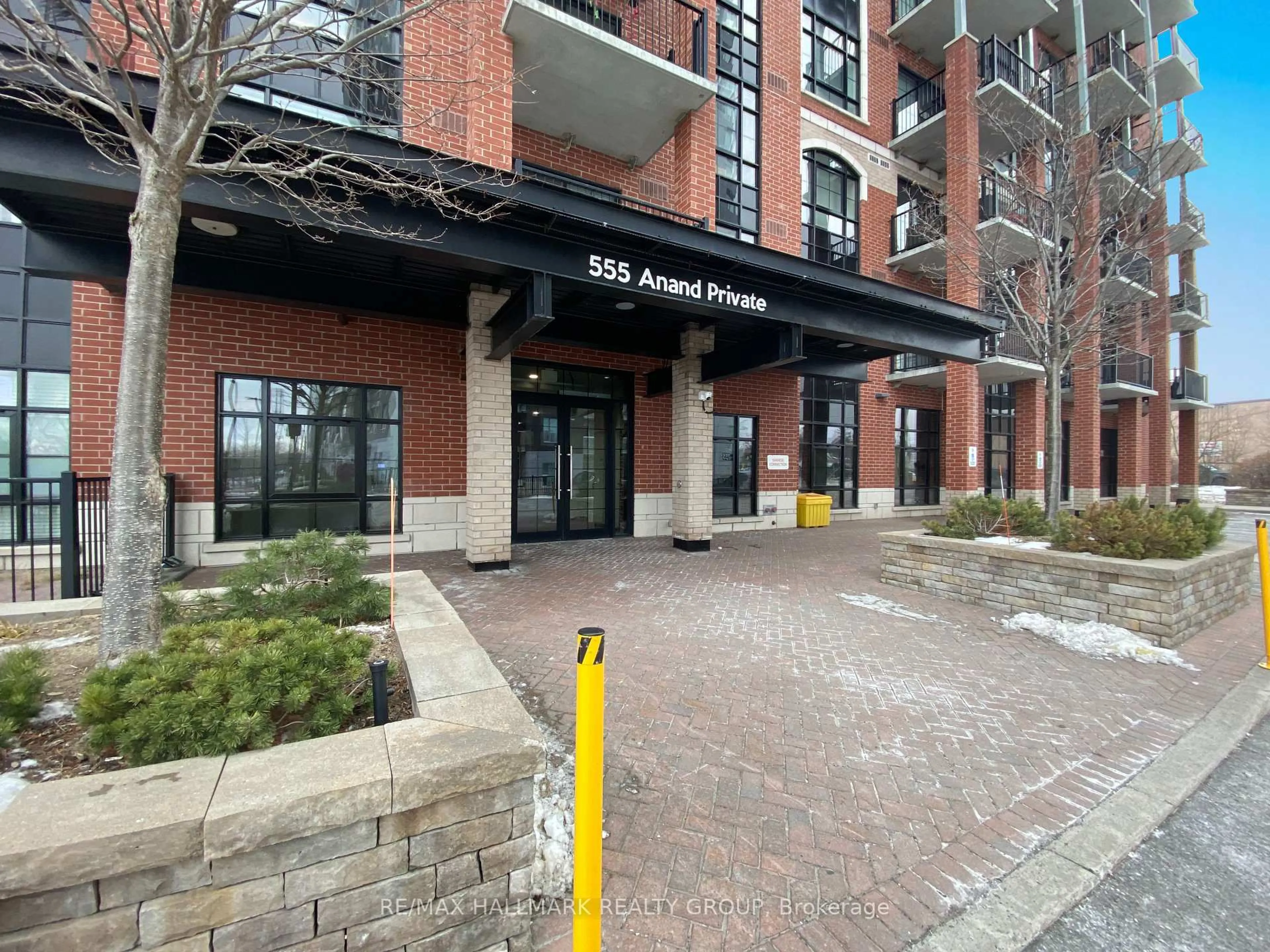 Indoor foyer for 555 Anand Private #208, Ottawa Ontario K1V 2R7