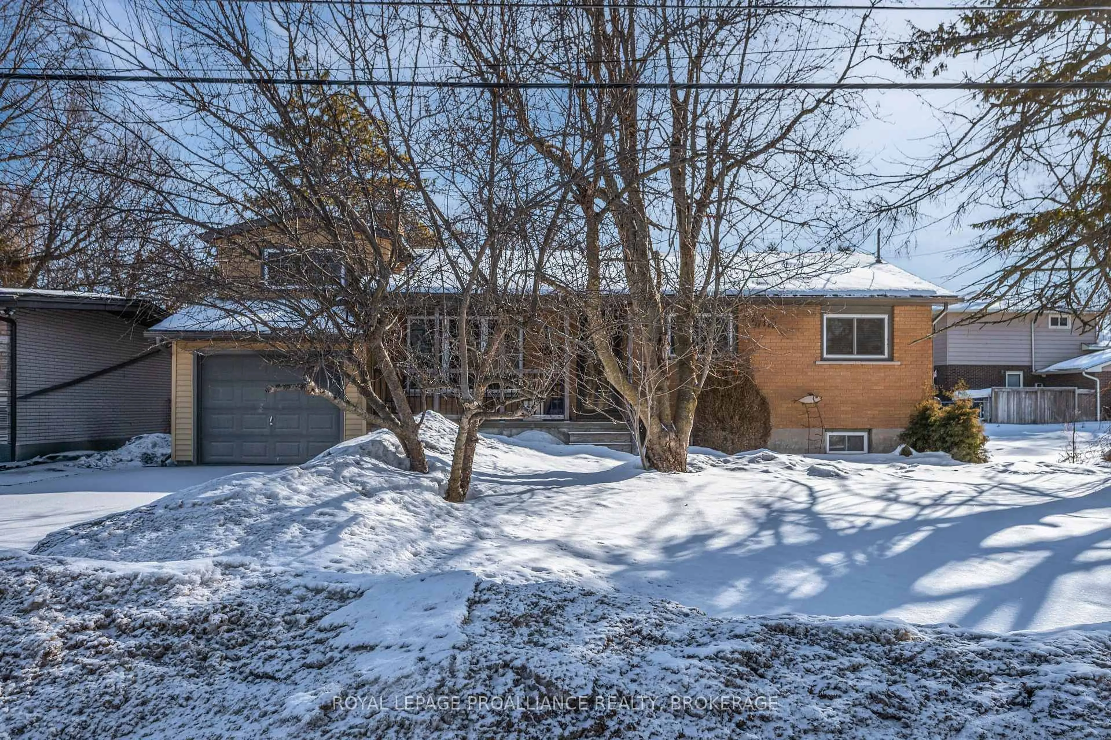 A pic from outside/outdoor area/front of a property/back of a property/a pic from drone, street for 62 Montgomery Blvd, Kingston Ontario K7M 3N6