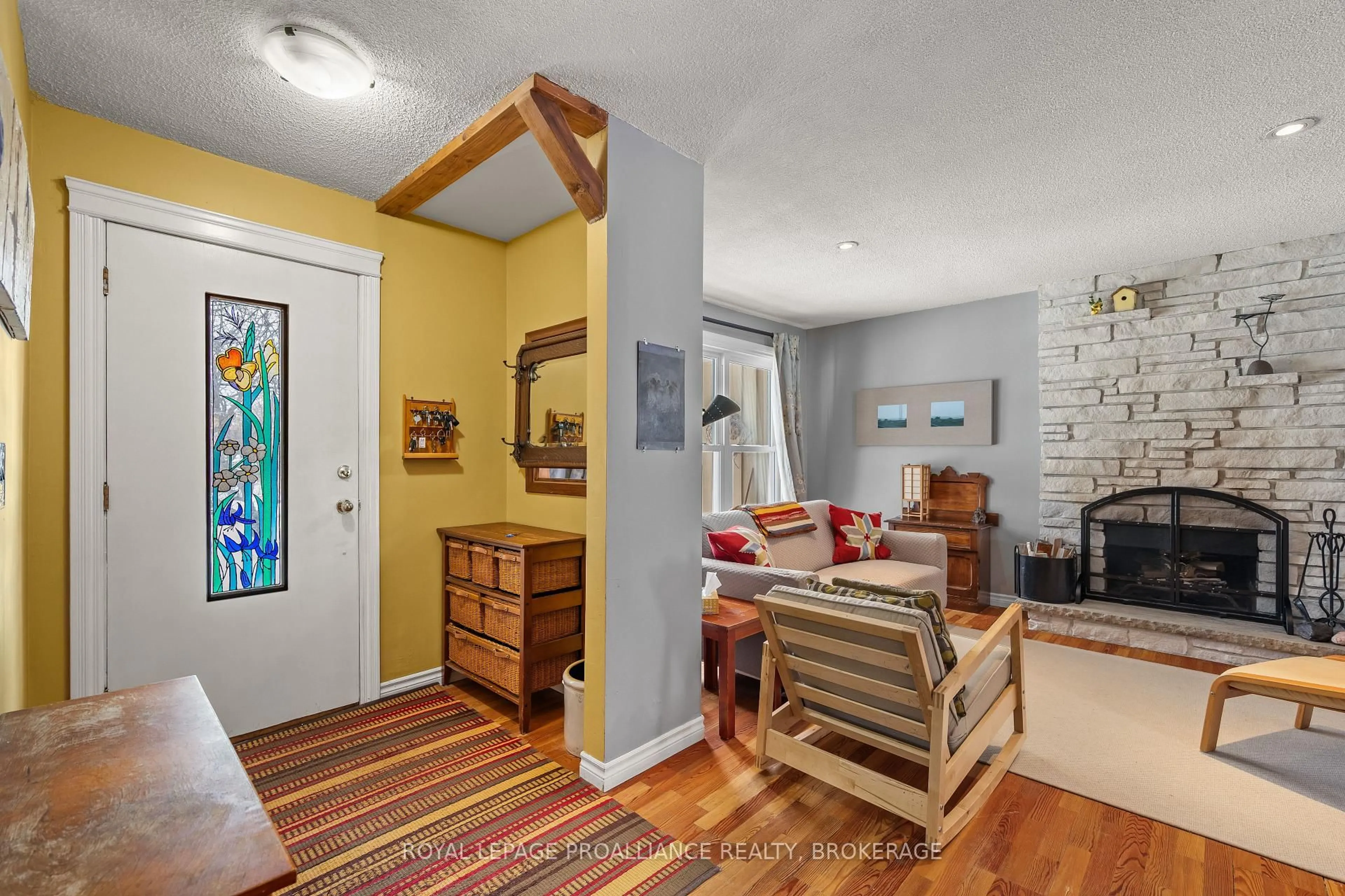 Indoor entryway for 62 Montgomery Blvd, Kingston Ontario K7M 3N6