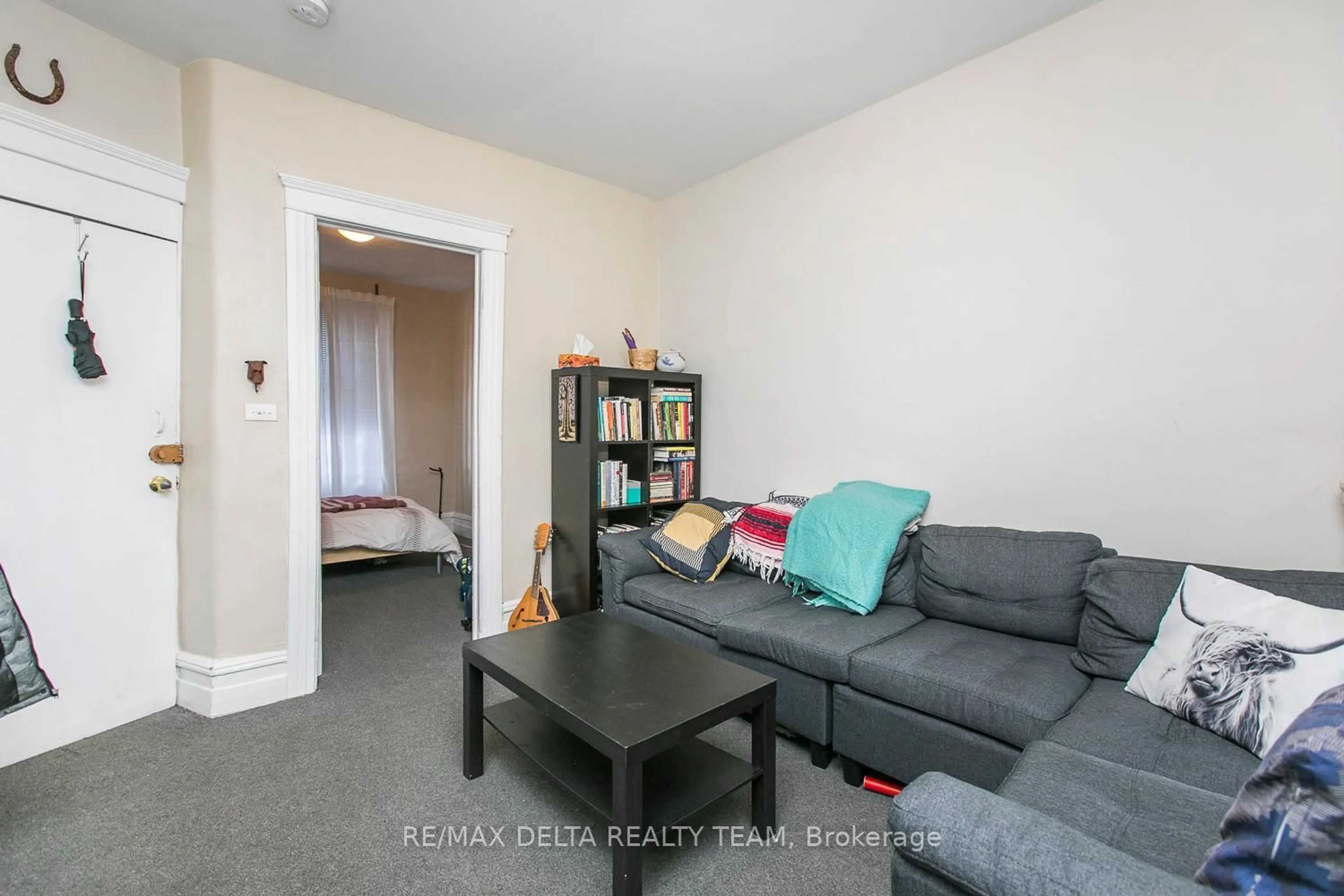 A pic of a room for 27 Perkins St, Ottawa Ontario K1R 7G4