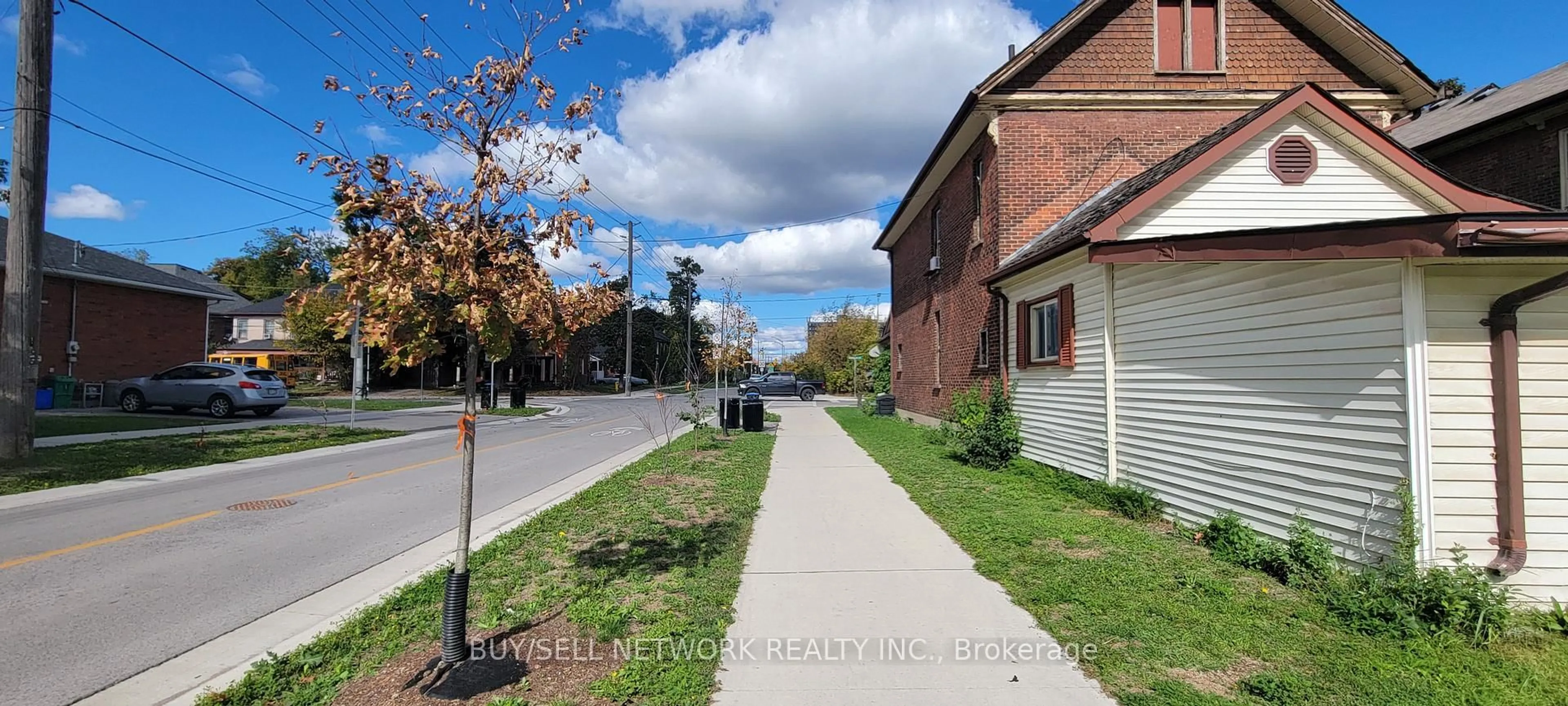 A pic from outside/outdoor area/front of a property/back of a property/a pic from drone, street for 257 Dalhousie St, Peterborough Ontario K9J 2M3