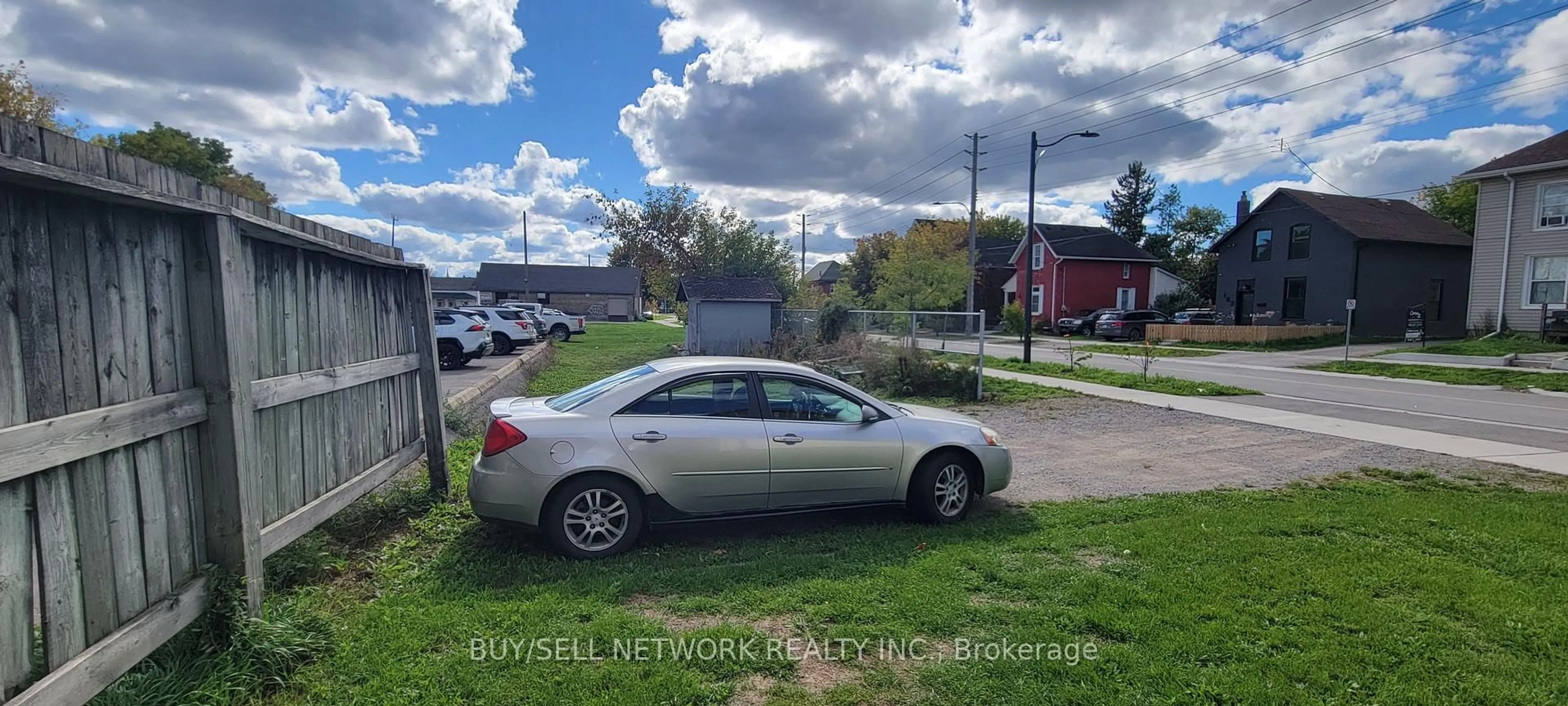 Blurry image for 257 Dalhousie St, Peterborough Ontario K9J 2M3