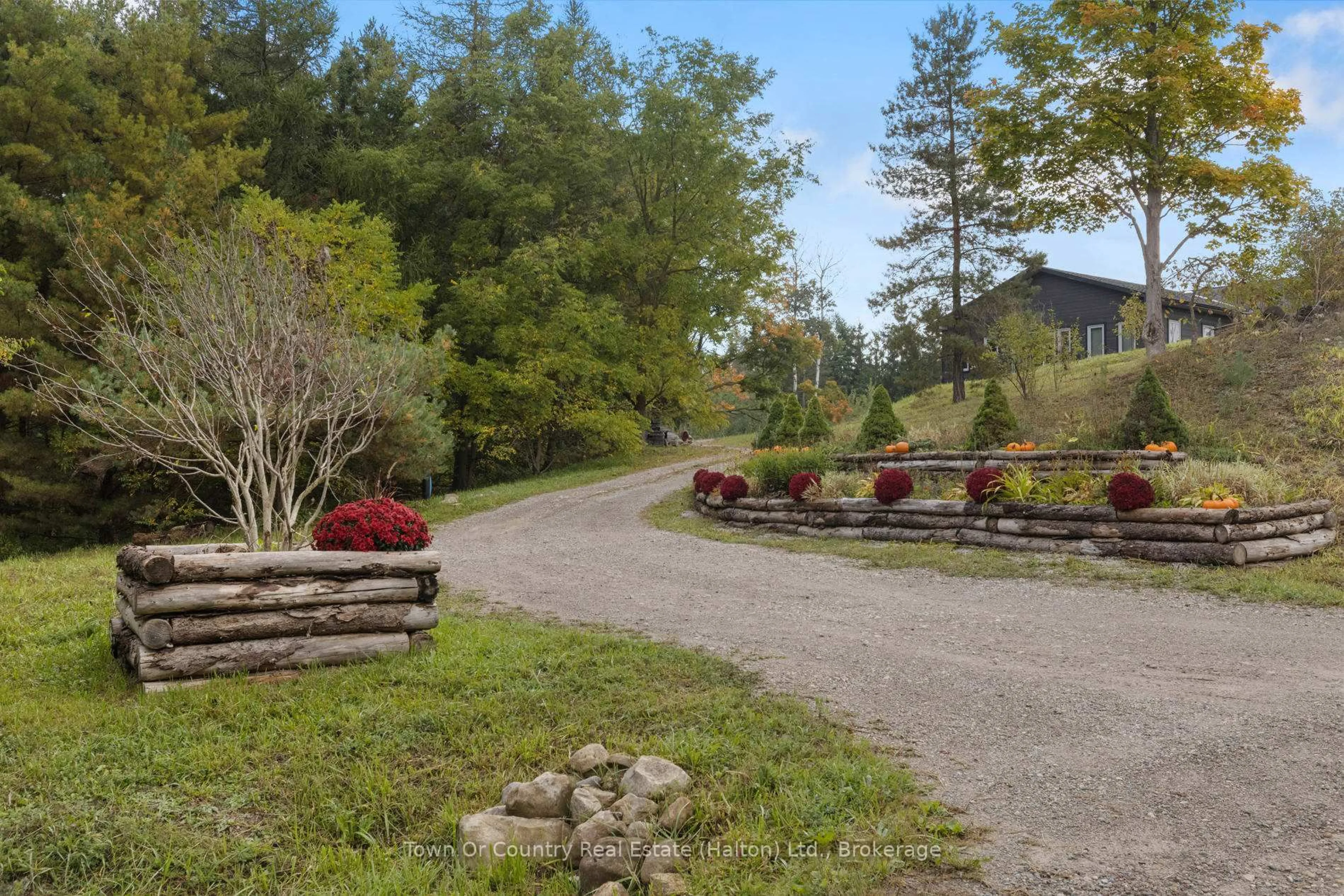 Patio, unknown for 5041 Third Line, Erin Ontario L7J 2L8