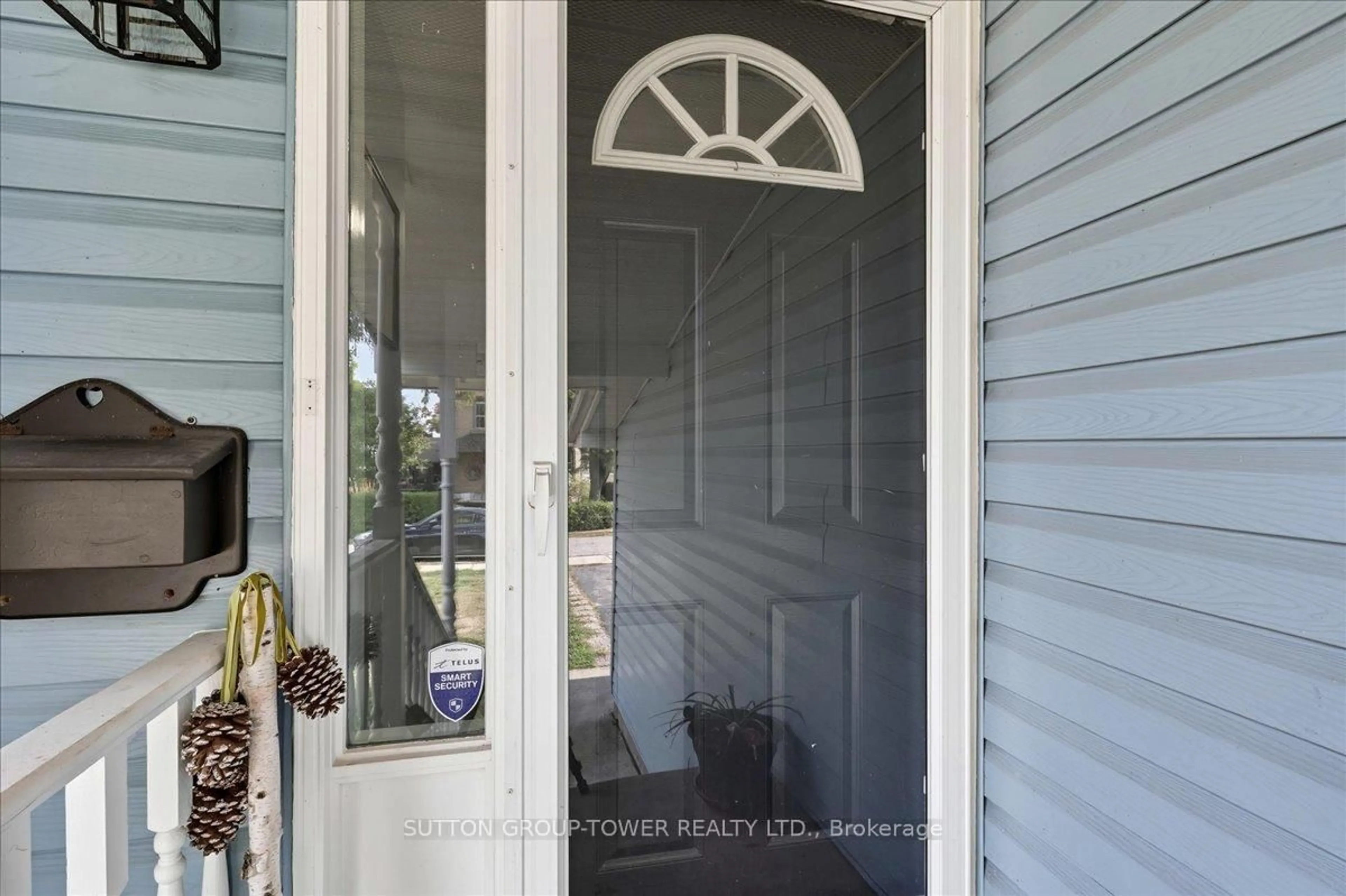Indoor entryway for 25 Bute St, North Dumfries Ontario N0B 1E0